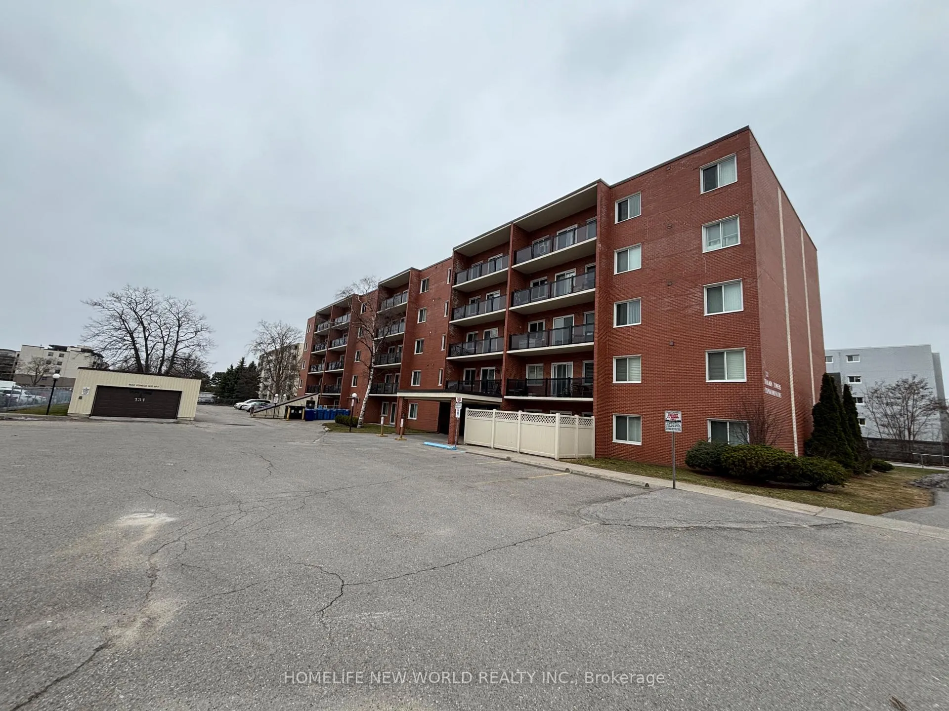 Photo 1 of Unit 402, 131 Taunton Road E, Oshawa, Centennial — HOMEH
