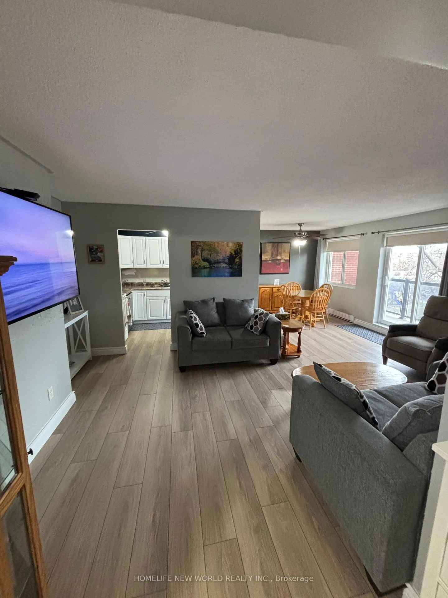 Photo 2 of Unit 402, 131 Taunton Road E, Oshawa, Centennial — HOMEH