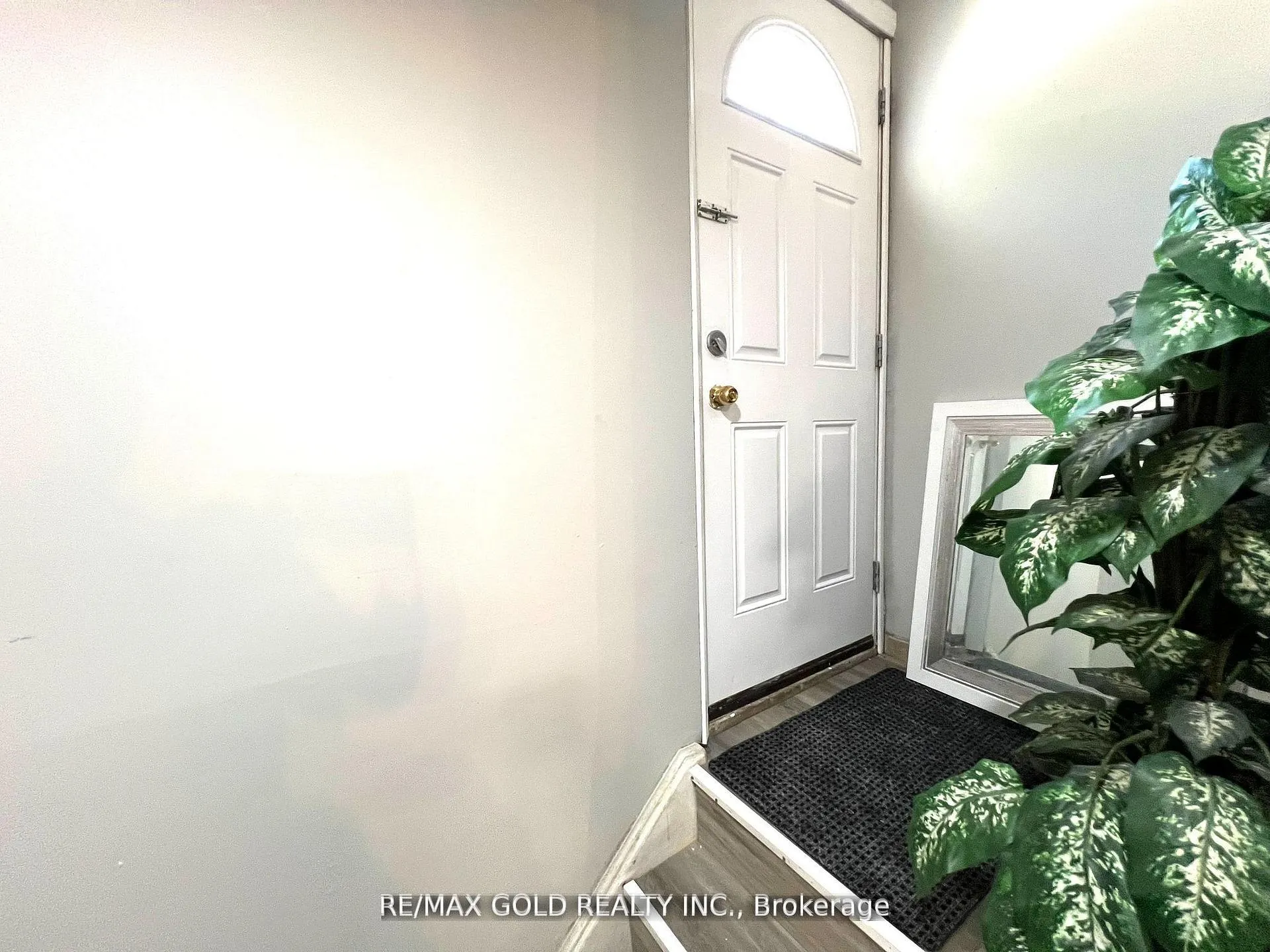 Photo 3 of Unit Lower, 156 Mooregate Crescent, Kitchener, Victoria Hills — HOMEH