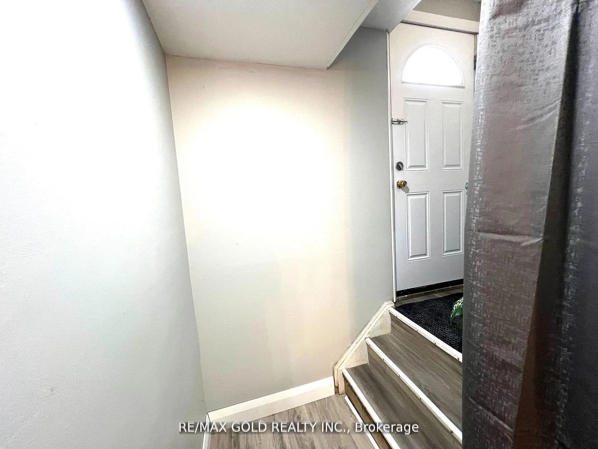 Photo 4 of Unit Lower, 156 Mooregate Crescent, Kitchener, Victoria Hills — HOMEH