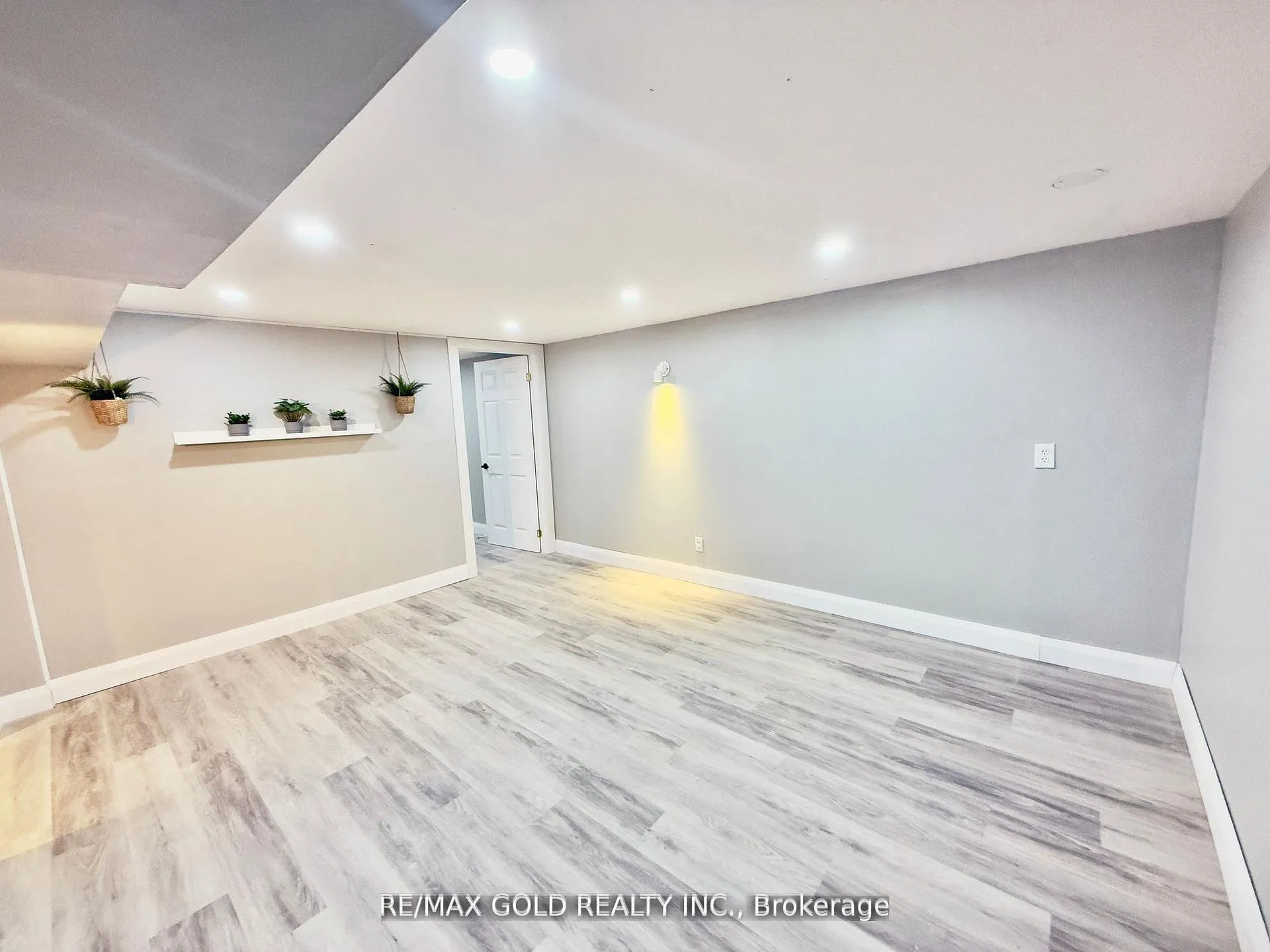 Photo 6 of Unit Lower, 156 Mooregate Crescent, Kitchener, Victoria Hills — HOMEH