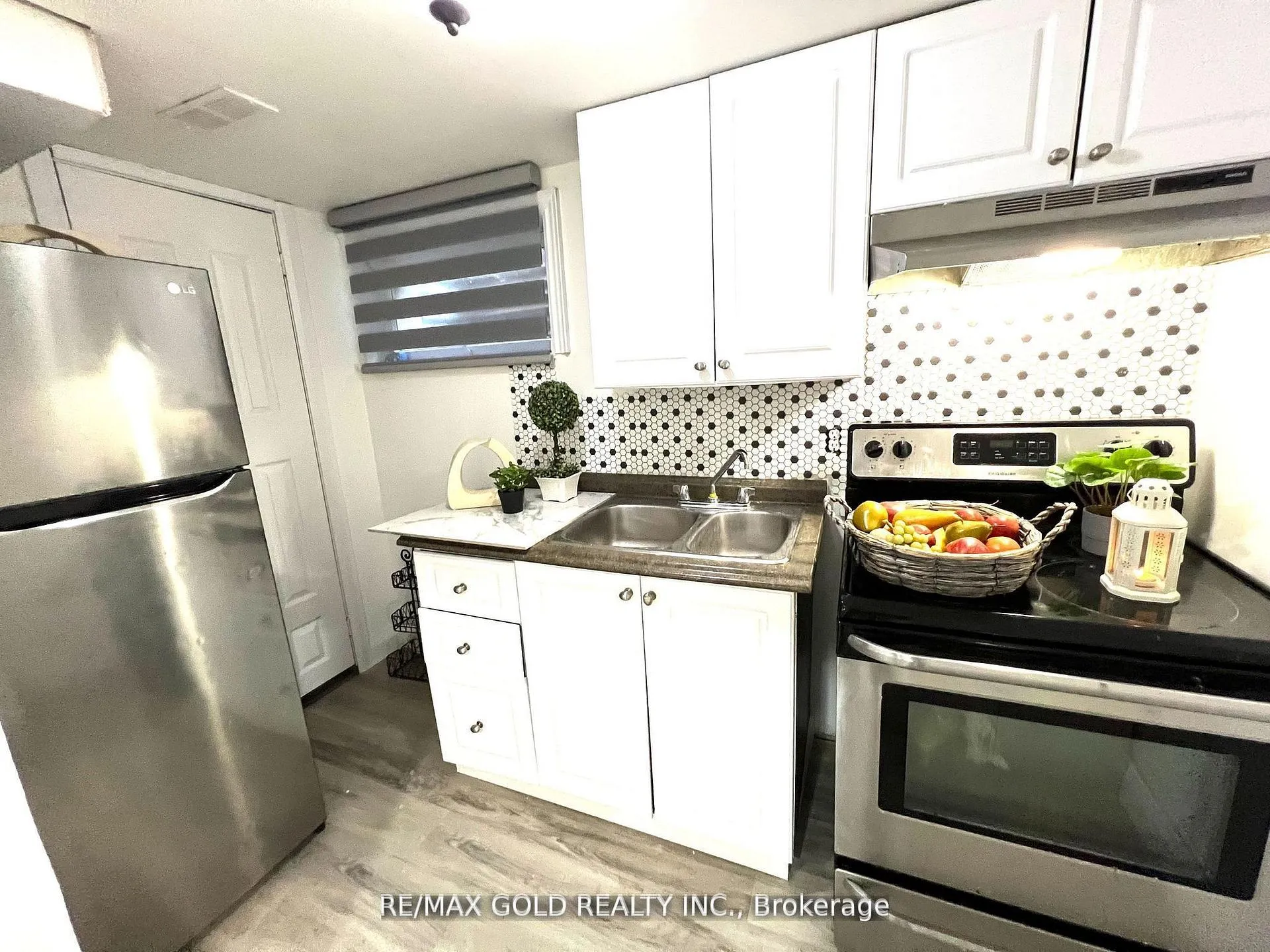 Photo 12 of Unit Lower, 156 Mooregate Crescent, Kitchener, Victoria Hills — HOMEH
