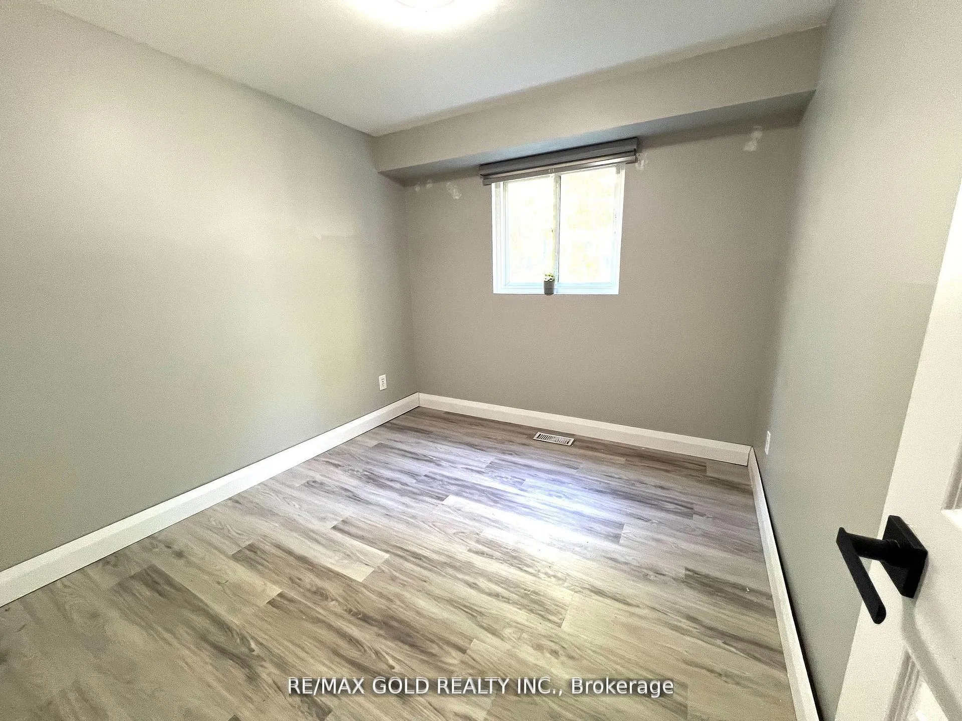 Photo 17 of Unit Lower, 156 Mooregate Crescent, Kitchener, Victoria Hills — HOMEH
