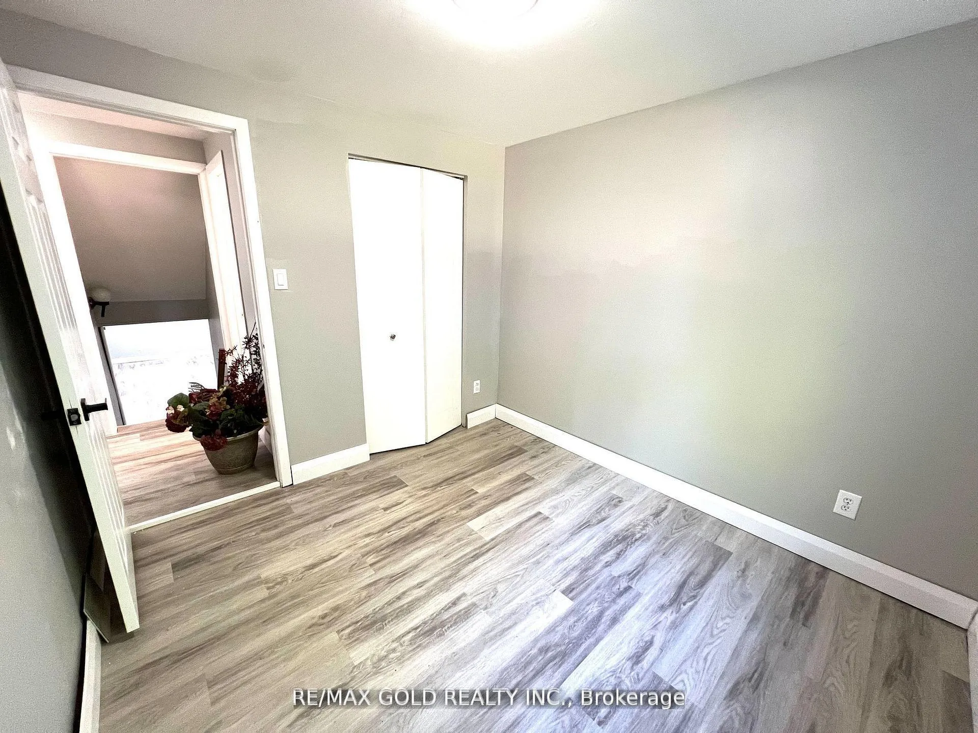 Photo 19 of Unit Lower, 156 Mooregate Crescent, Kitchener, Victoria Hills — HOMEH