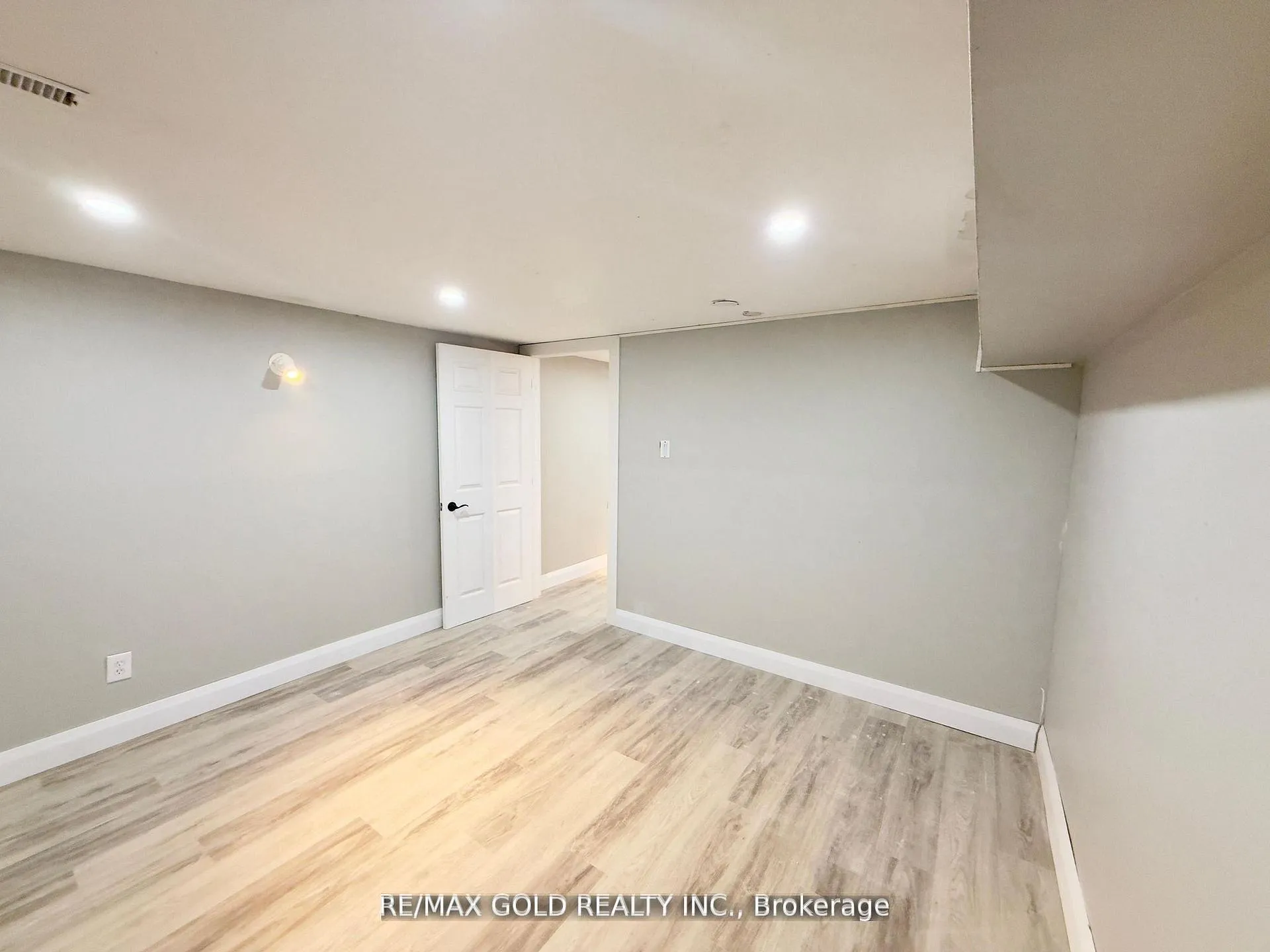 Photo 22 of Unit Lower, 156 Mooregate Crescent, Kitchener, Victoria Hills — HOMEH