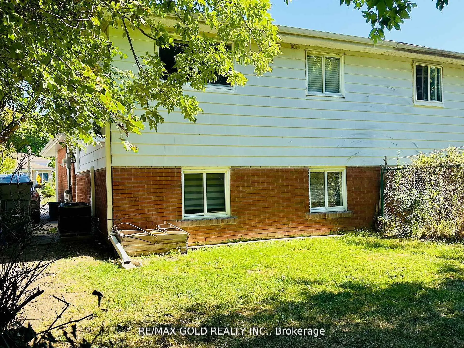 Photo 26 of Unit Lower, 156 Mooregate Crescent, Kitchener, Victoria Hills — HOMEH