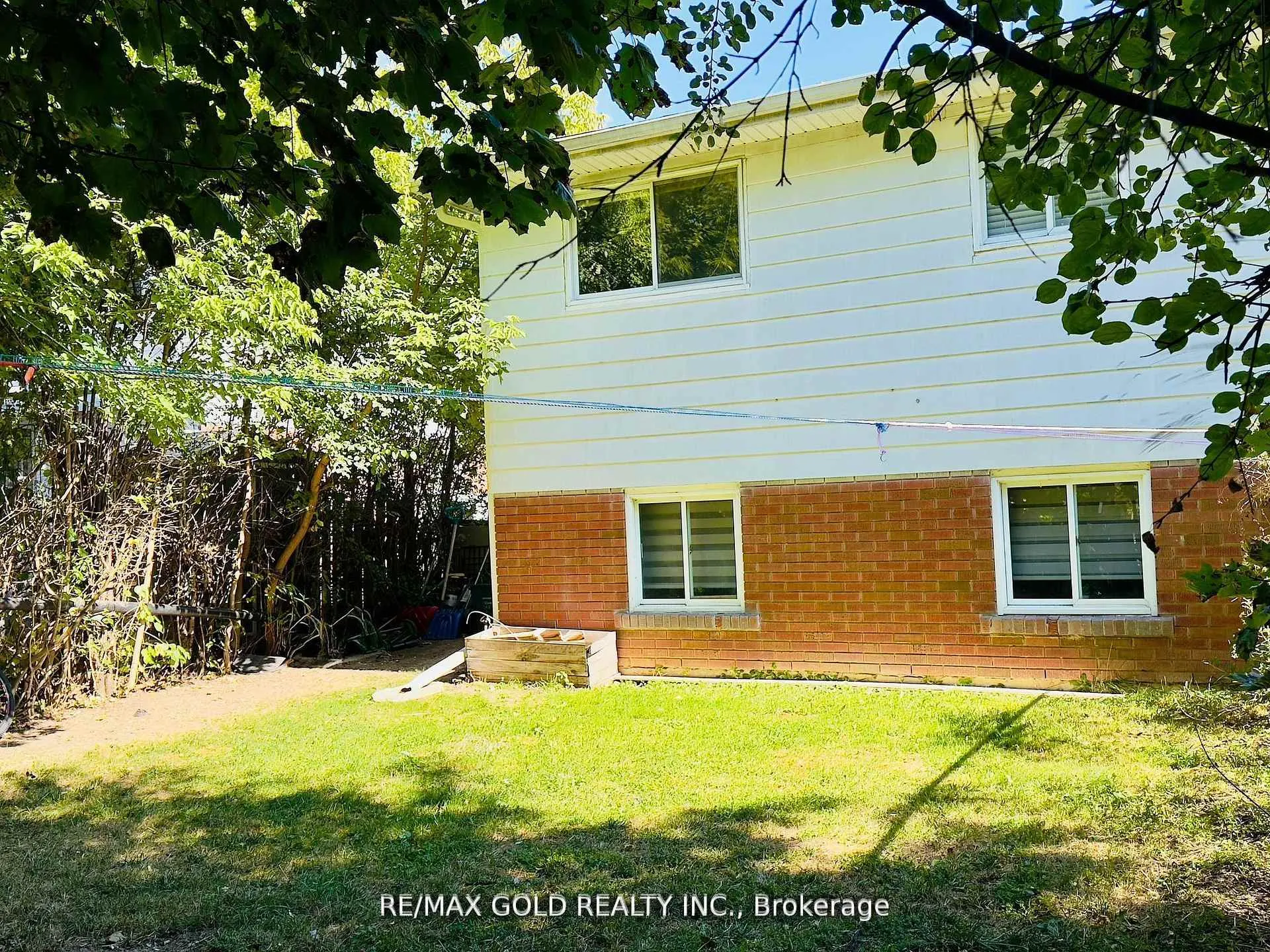 Photo 27 of Unit Lower, 156 Mooregate Crescent, Kitchener, Victoria Hills — HOMEH