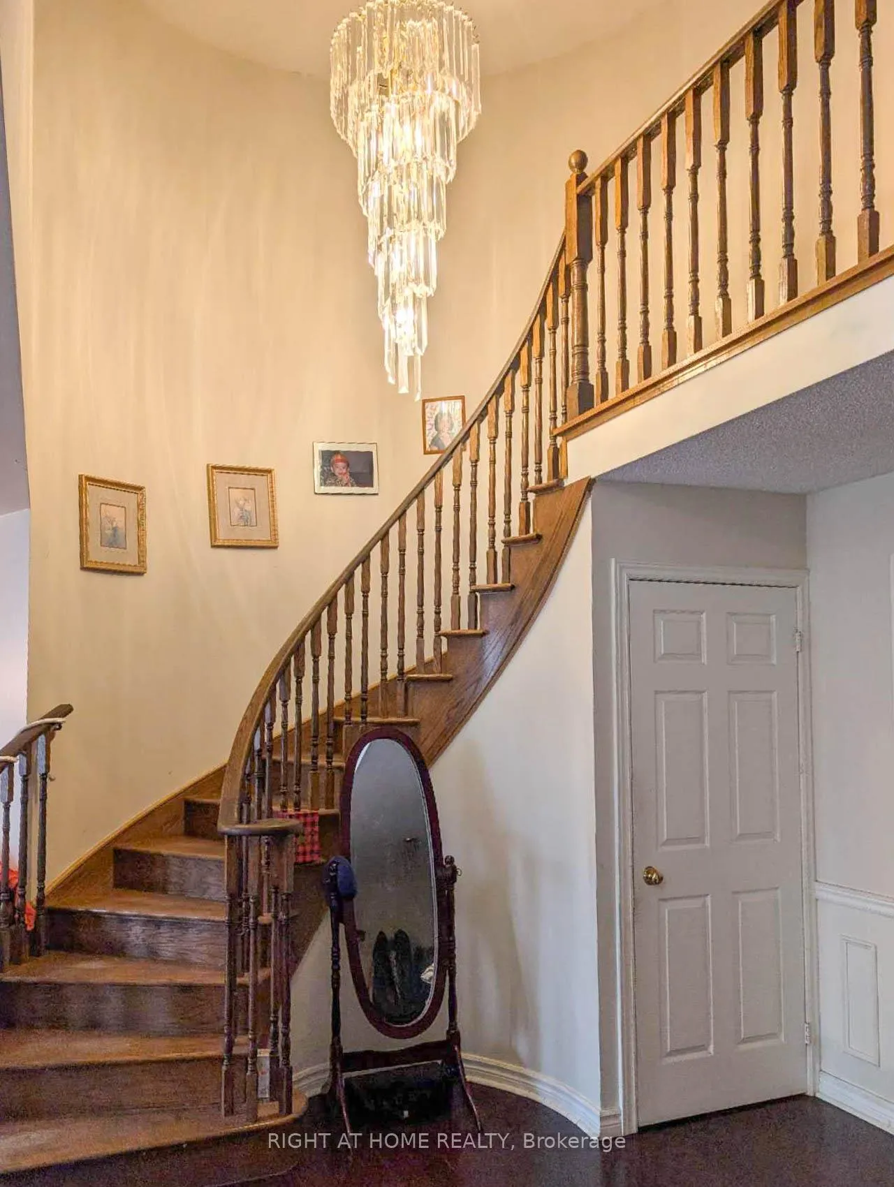 Photo 3 of 64 Springfield Boulevard, Hamilton, Ancaster — HOMEH