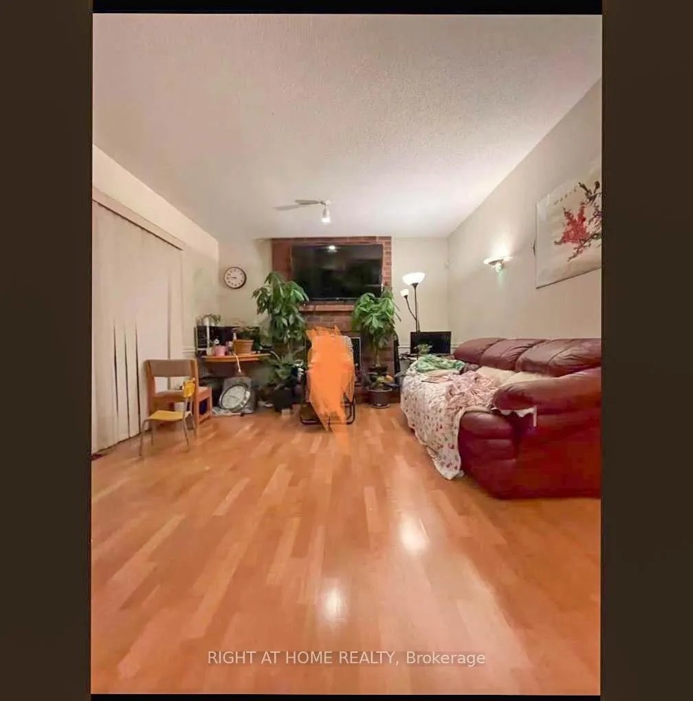 Photo 5 of 64 Springfield Boulevard, Hamilton, Ancaster — HOMEH