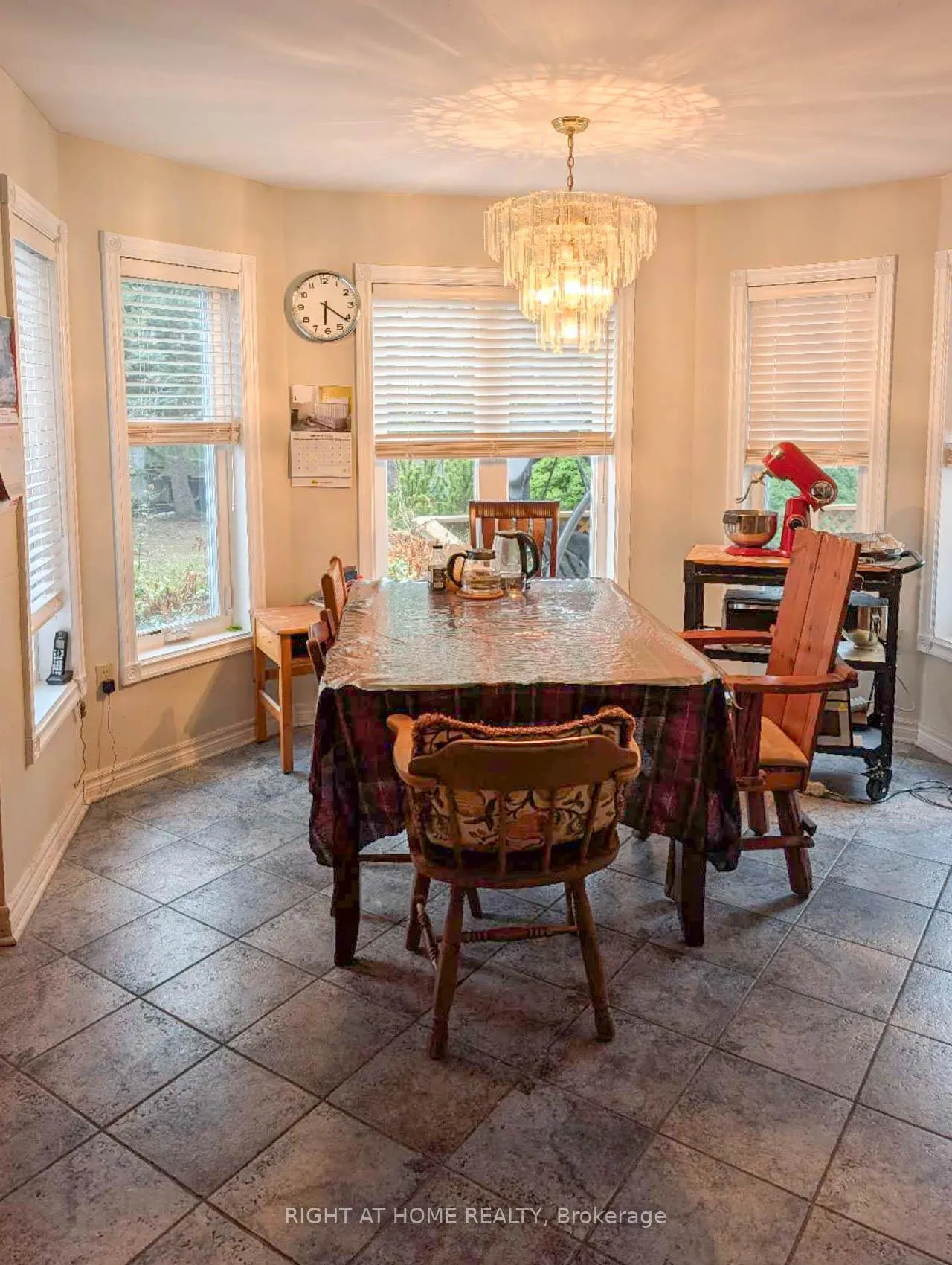 Photo 7 of 64 Springfield Boulevard, Hamilton, Ancaster — HOMEH