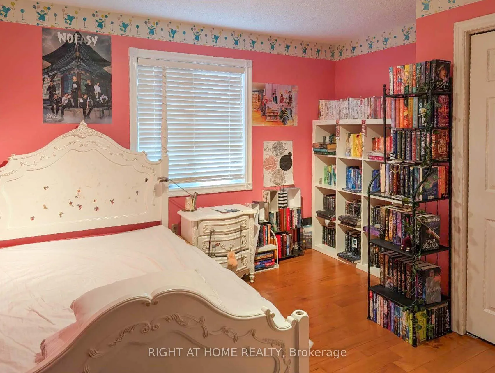 Photo 11 of 64 Springfield Boulevard, Hamilton, Ancaster — HOMEH