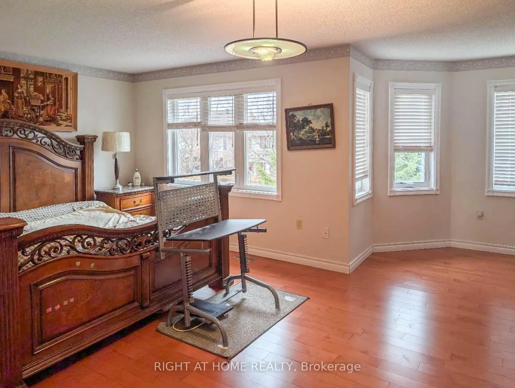 Photo 13 of 64 Springfield Boulevard, Hamilton, Ancaster — HOMEH