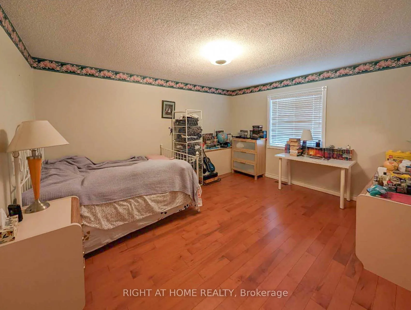 Photo 15 of 64 Springfield Boulevard, Hamilton, Ancaster — HOMEH