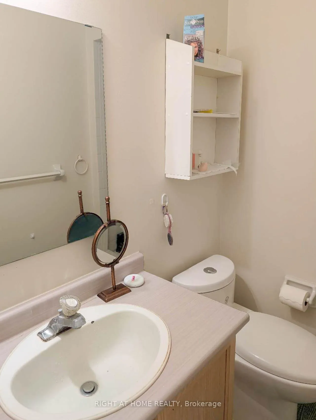 Photo 16 of 64 Springfield Boulevard, Hamilton, Ancaster — HOMEH