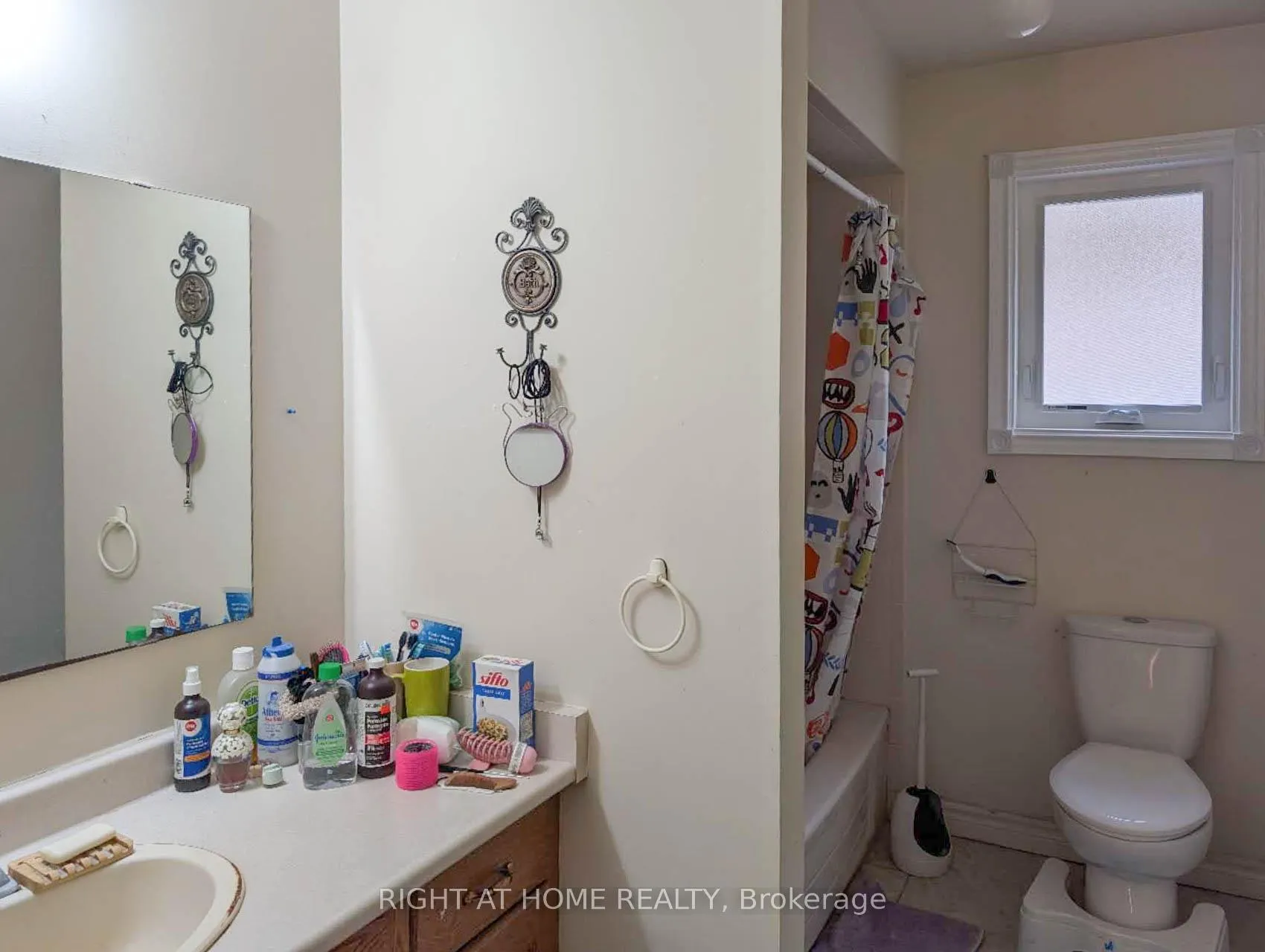 Photo 19 of 64 Springfield Boulevard, Hamilton, Ancaster — HOMEH