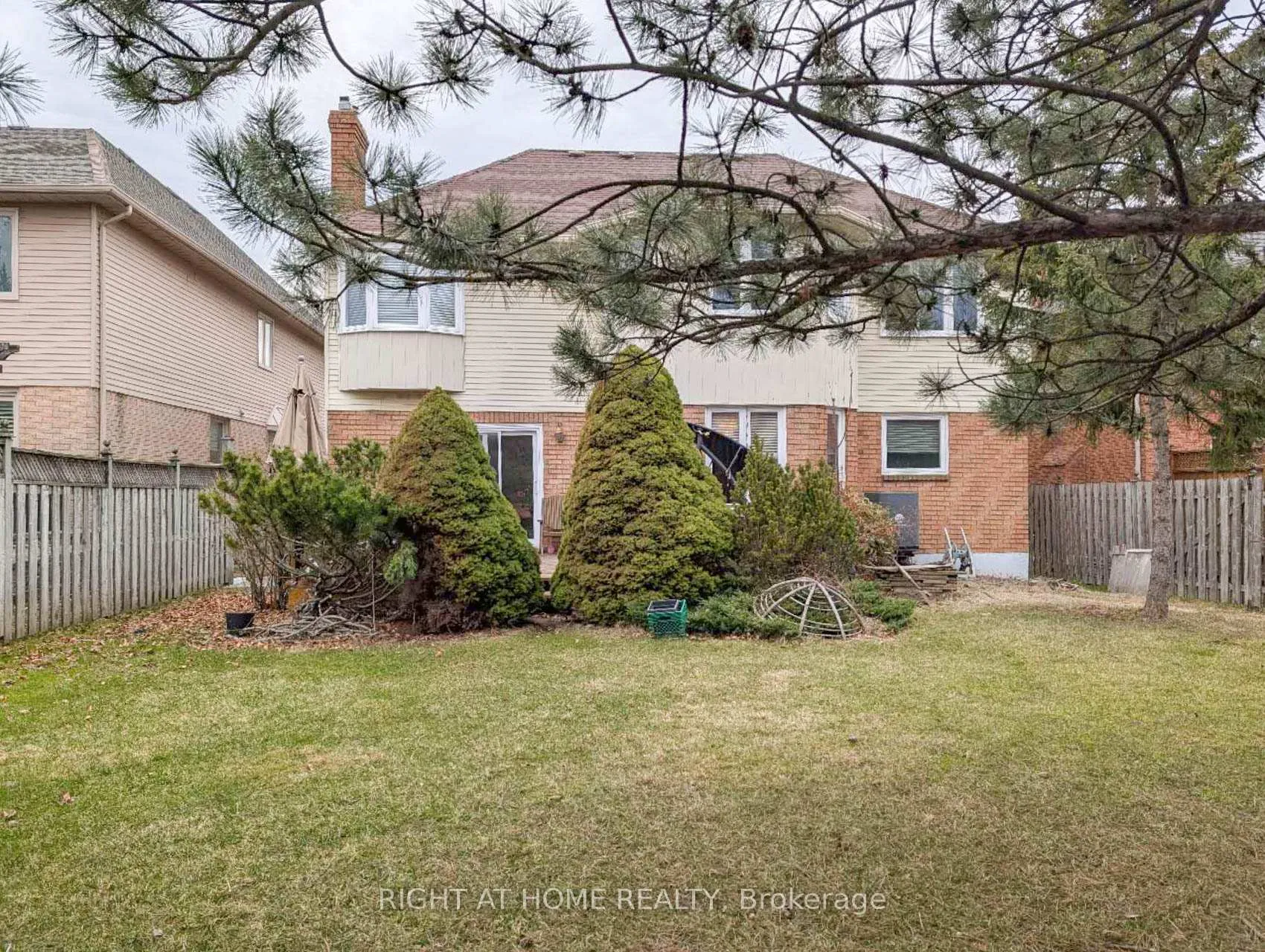 Photo 22 of 64 Springfield Boulevard, Hamilton, Ancaster — HOMEH