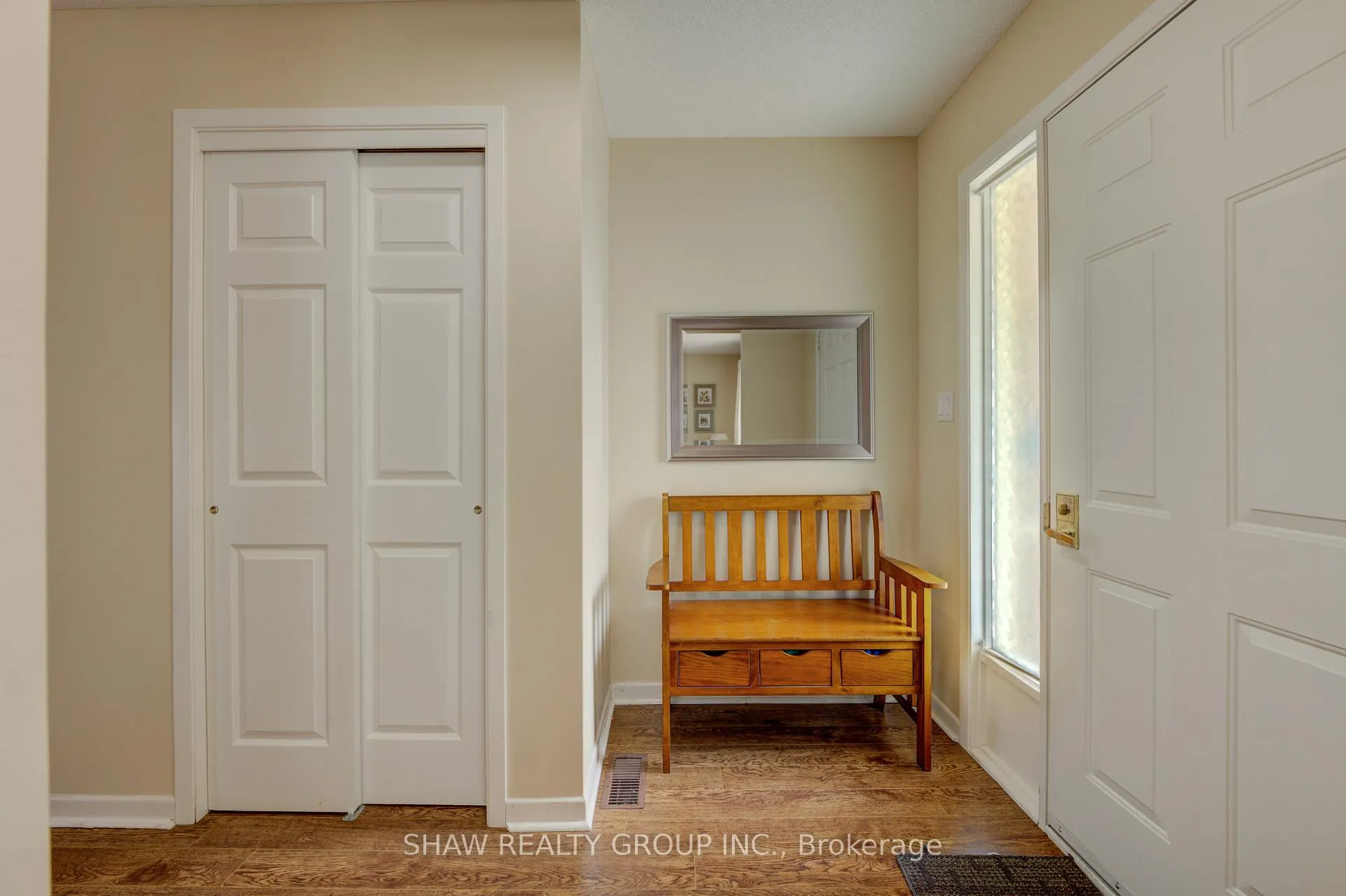 Photo 2 of 20 Edwin Crescent, Tillsonburg — HOMEH
