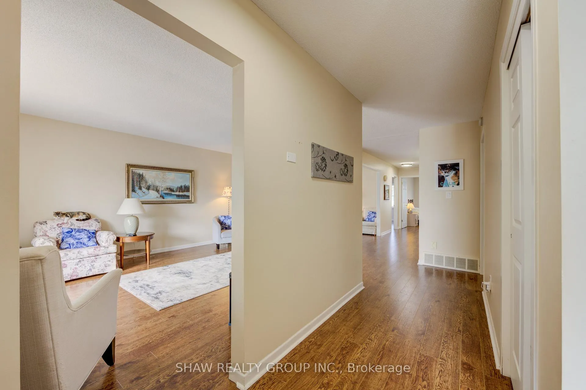 Photo 3 of 20 Edwin Crescent, Tillsonburg — HOMEH