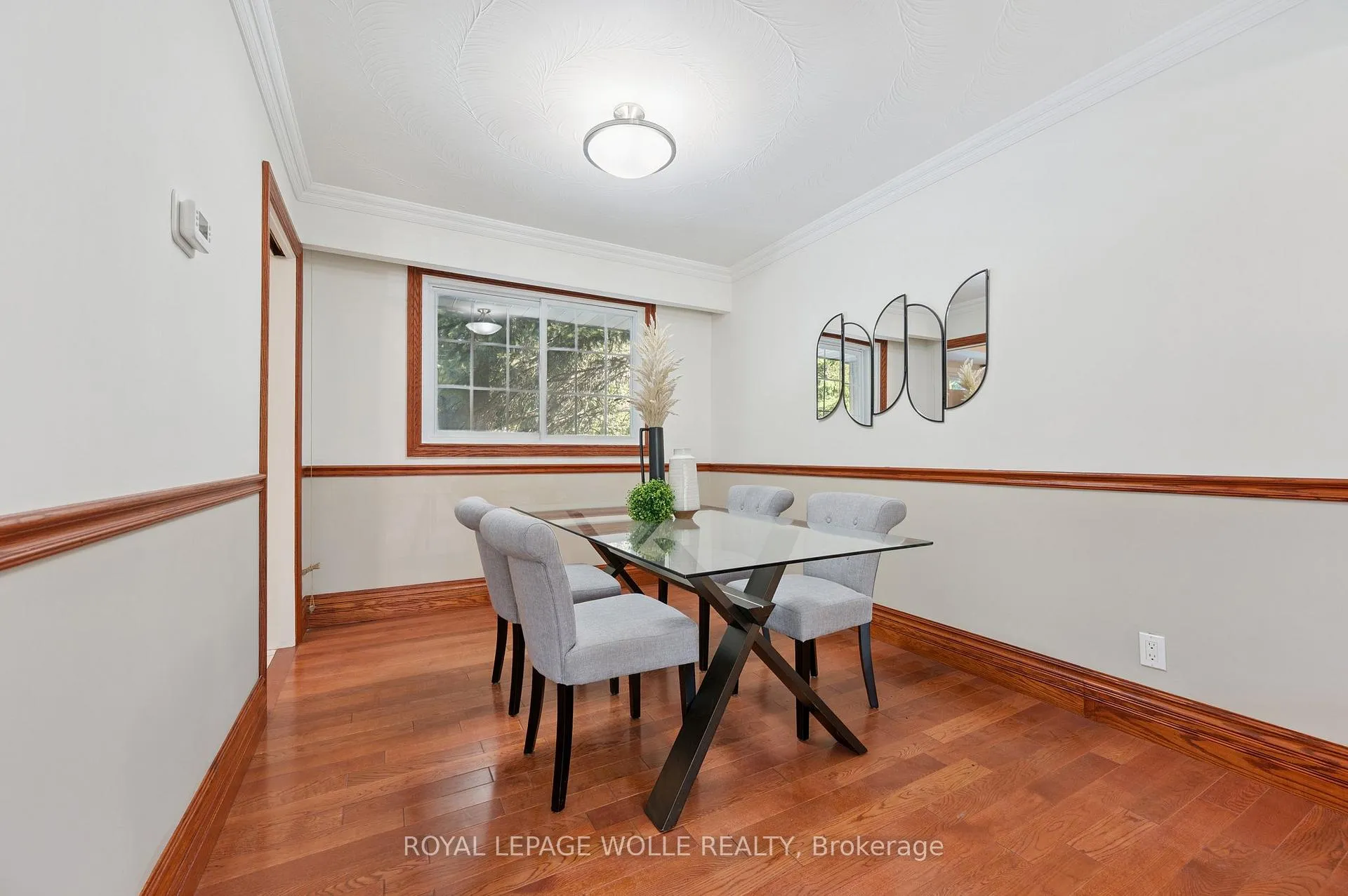 Photo 10 of 544 Glen Manor Boulevard, Waterloo — HOMEH