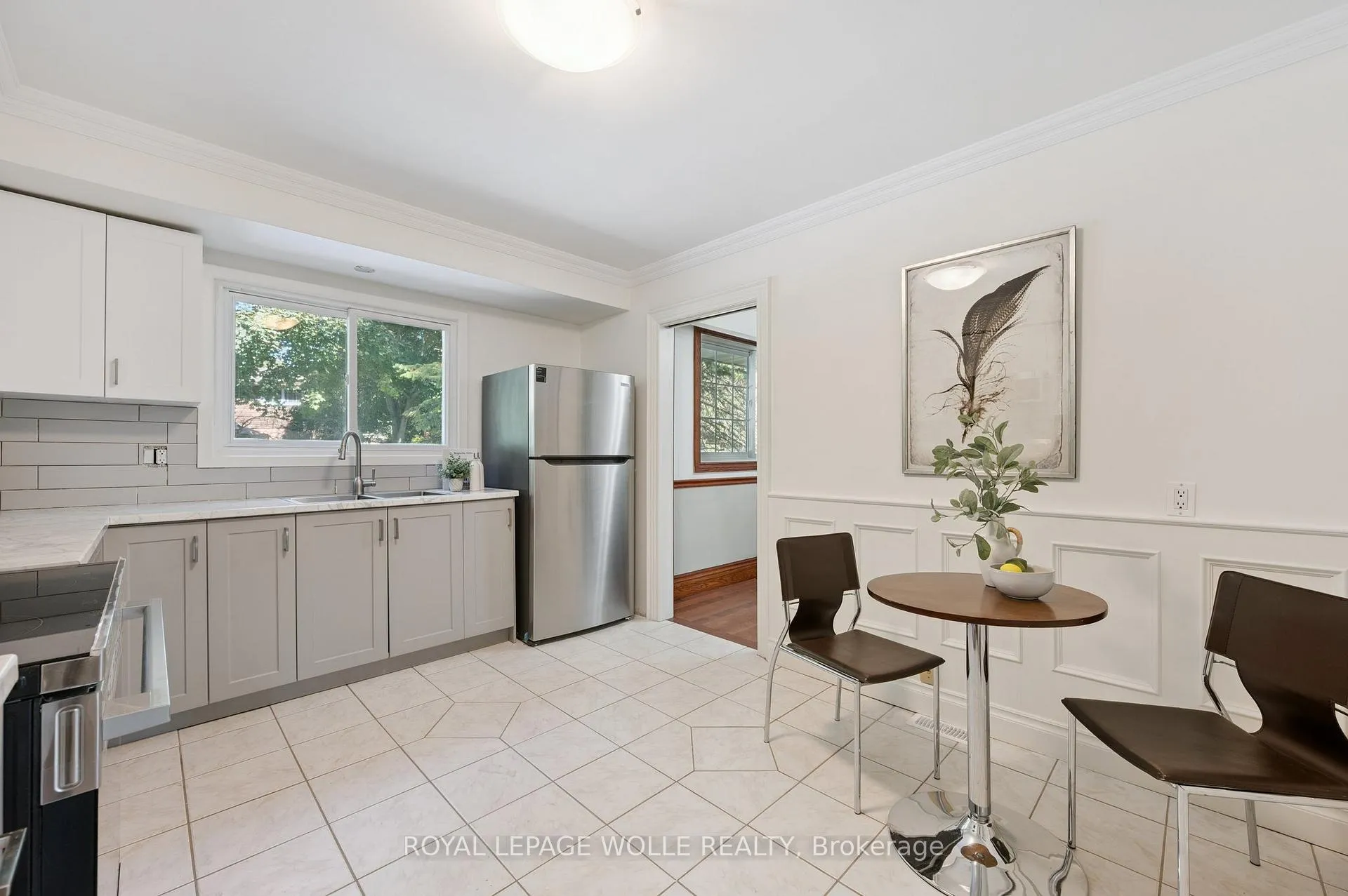 Photo 11 of 544 Glen Manor Boulevard, Waterloo — HOMEH