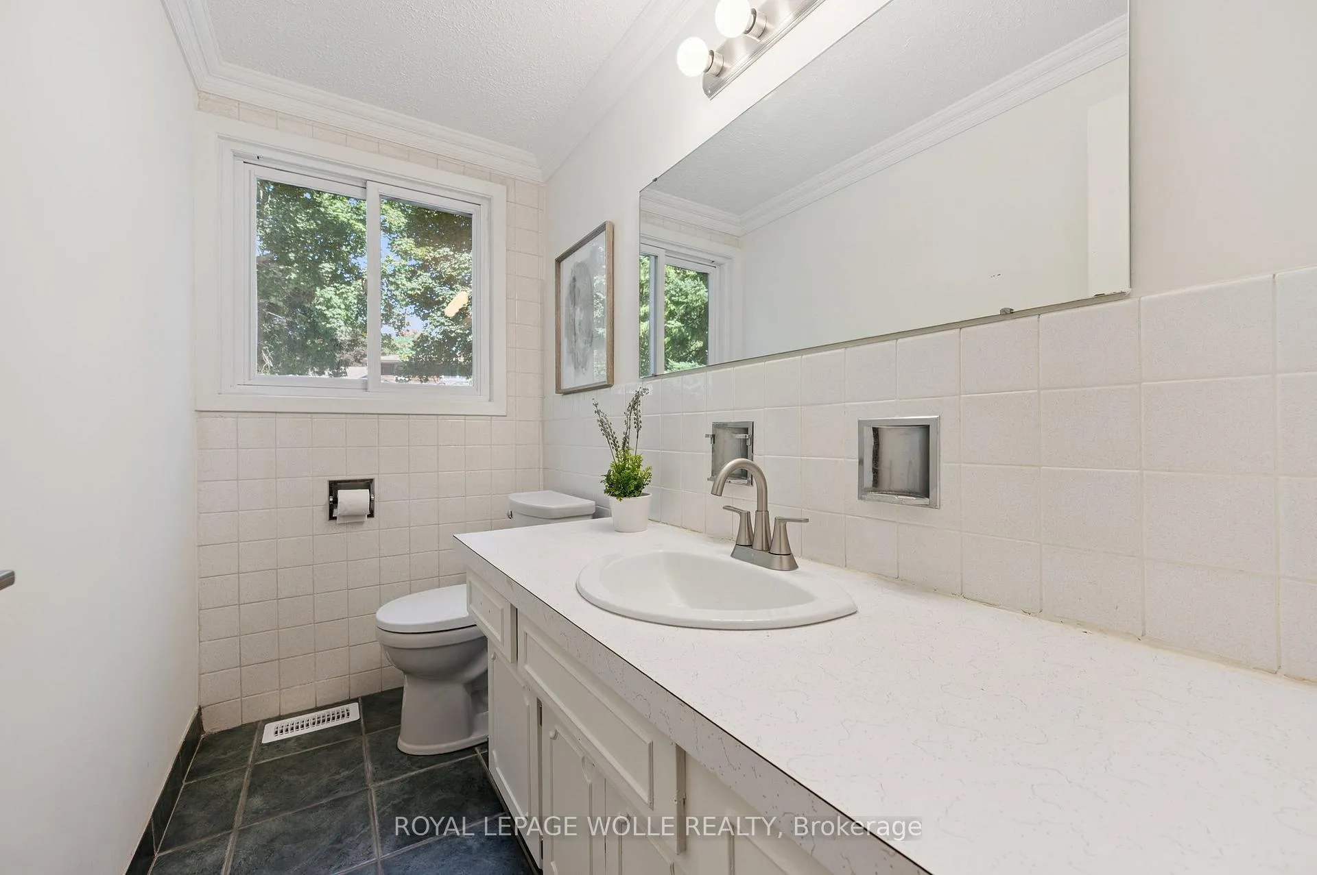 Photo 14 of 544 Glen Manor Boulevard, Waterloo — HOMEH