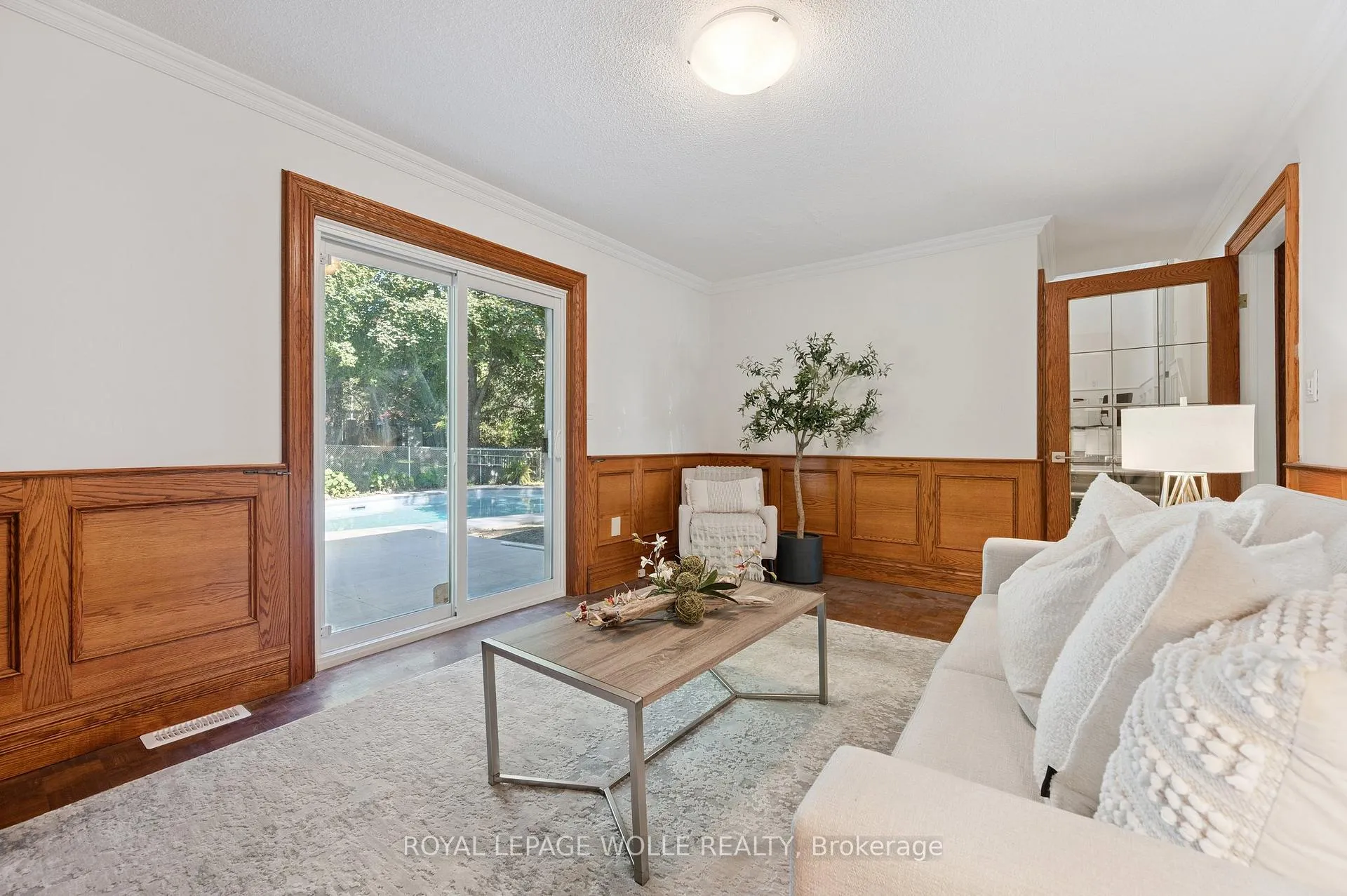 Photo 17 of 544 Glen Manor Boulevard, Waterloo — HOMEH