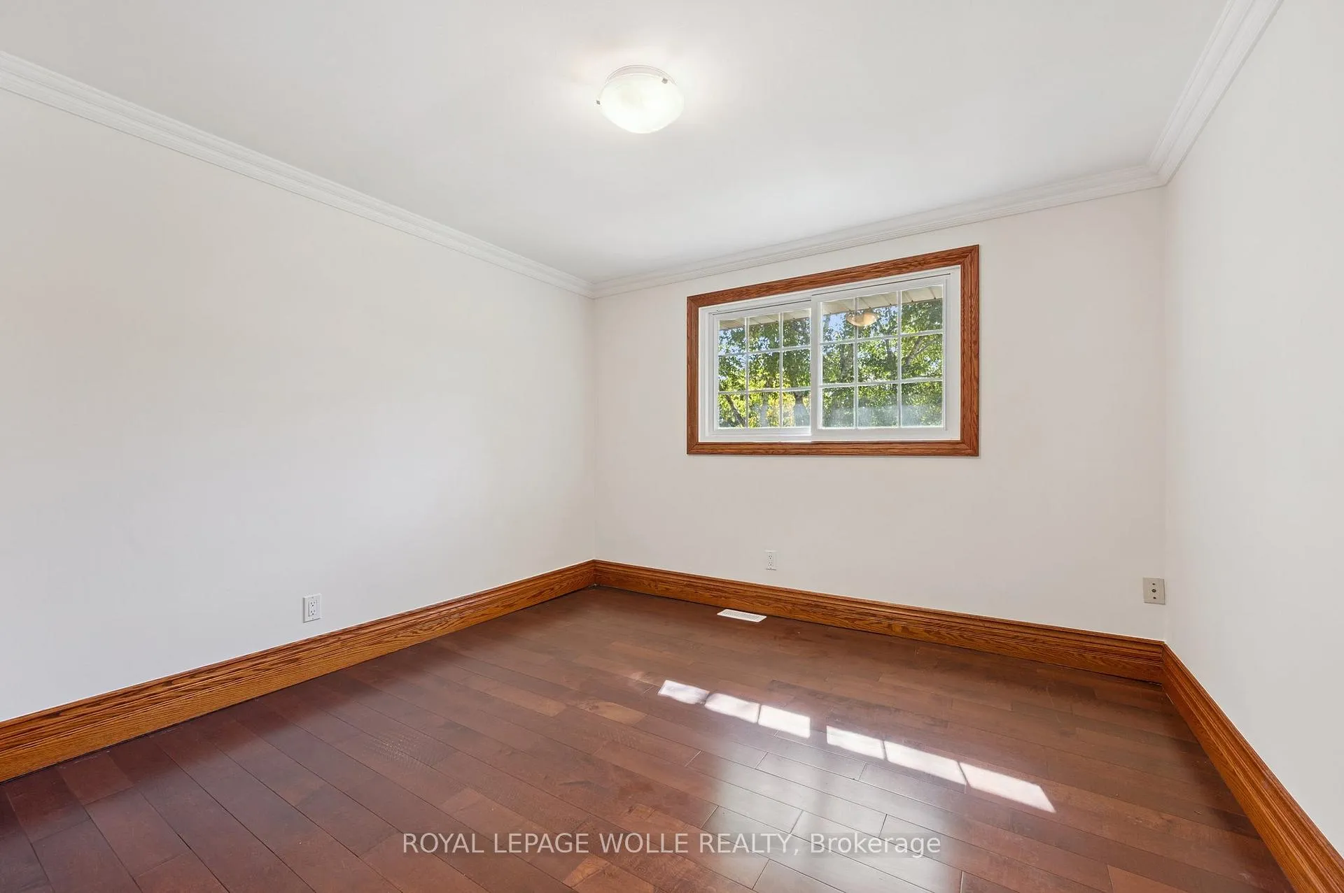 Photo 22 of 544 Glen Manor Boulevard, Waterloo — HOMEH