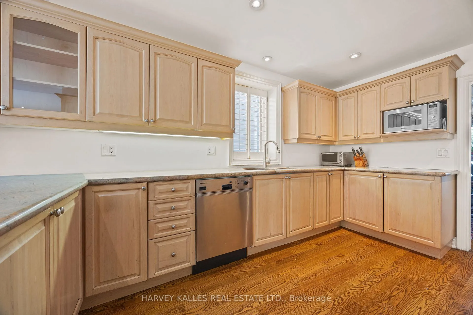 Photo 10 of 26 Forest Ridge Drive, Toronto, Forest Hill North — HOMEH
