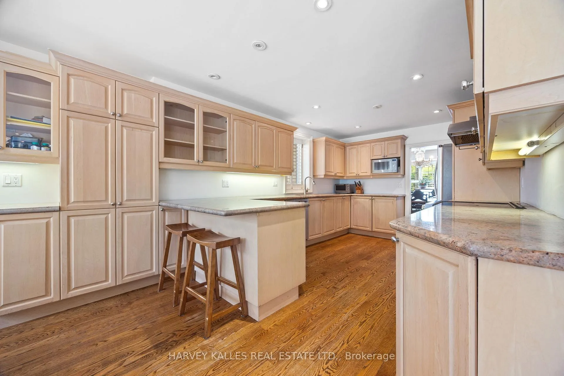 Photo 13 of 26 Forest Ridge Drive, Toronto, Forest Hill North — HOMEH