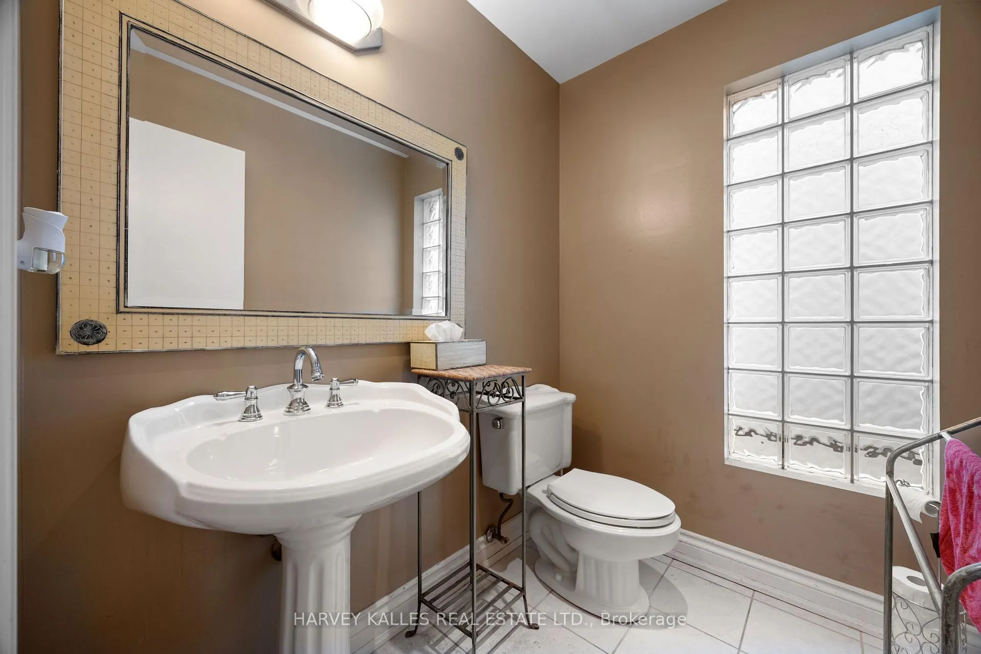 Photo 19 of 26 Forest Ridge Drive, Toronto, Forest Hill North — HOMEH
