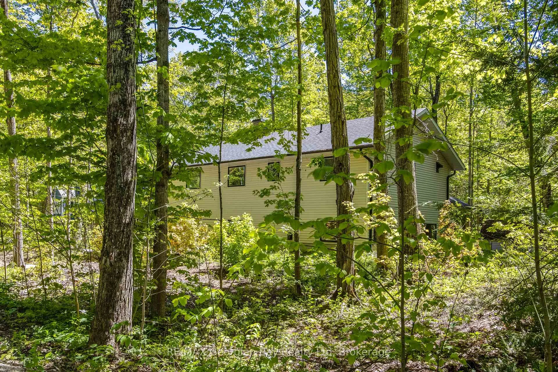 Photo 14 of 2 Belle Vue Avenue, Tiny, Rural Tiny — HOMEH