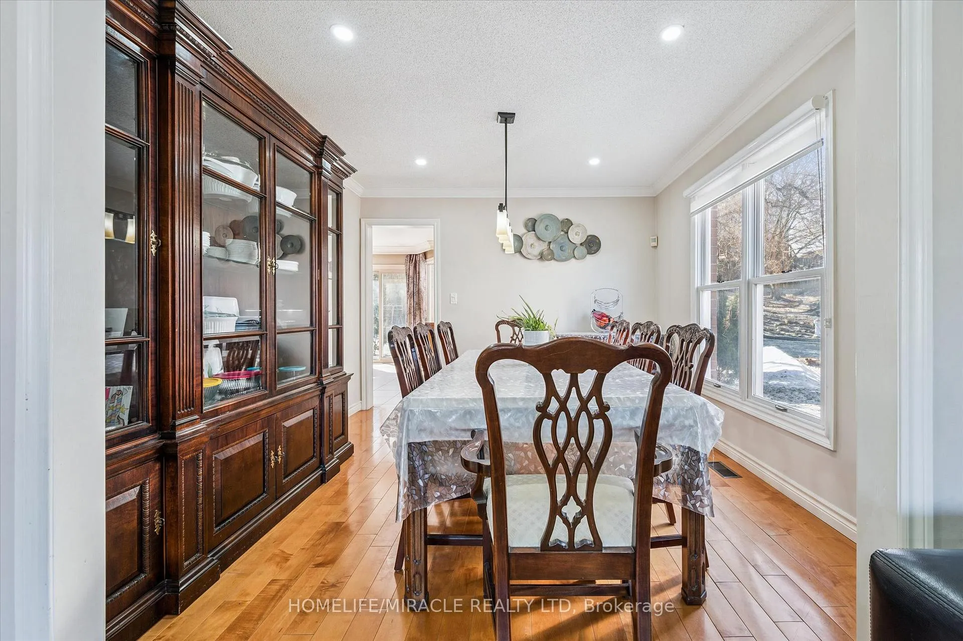 Photo 11 of 99 Westforest Trail, Kitchener — HOMEH