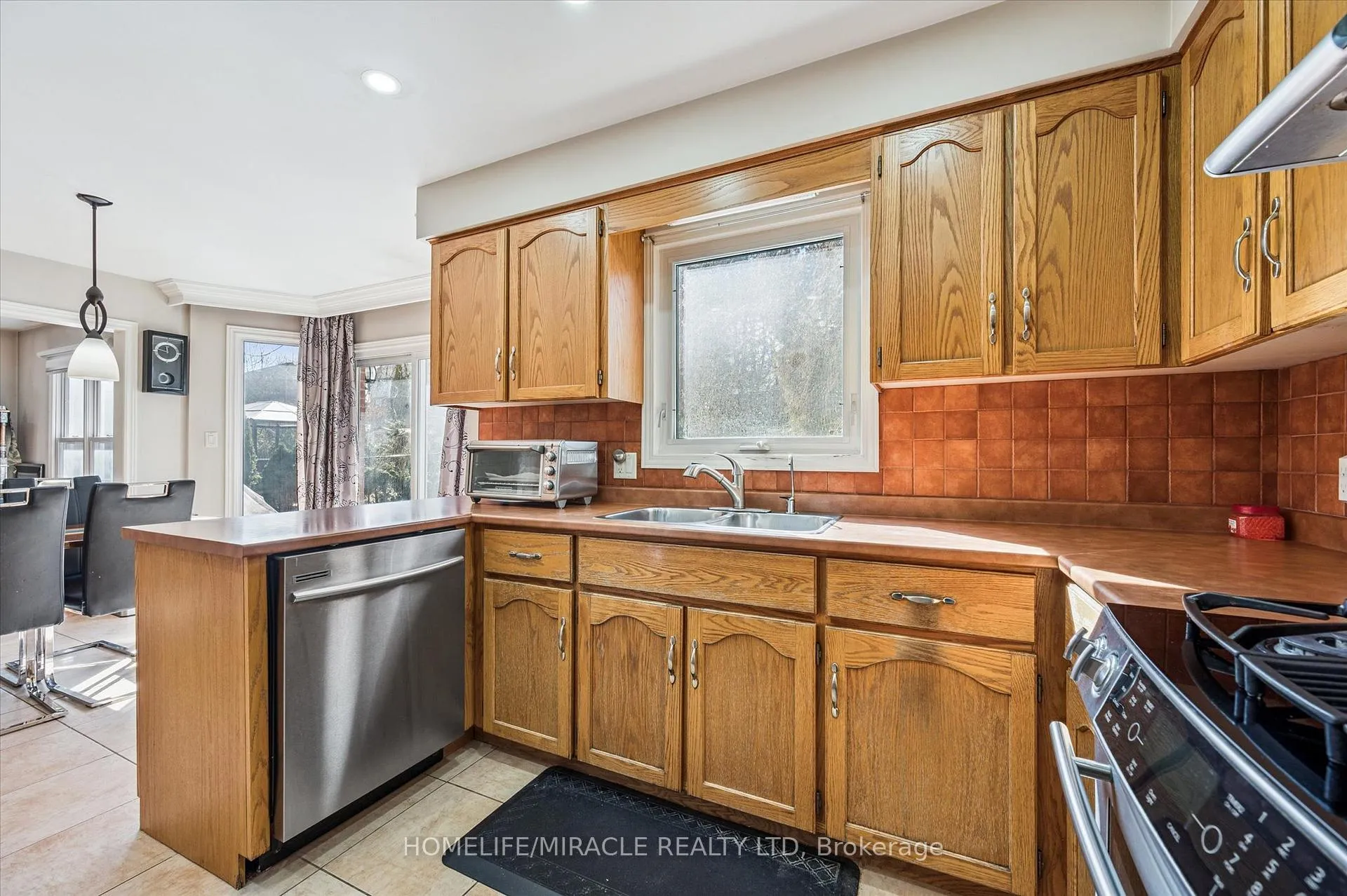 Photo 20 of 99 Westforest Trail, Kitchener — HOMEH
