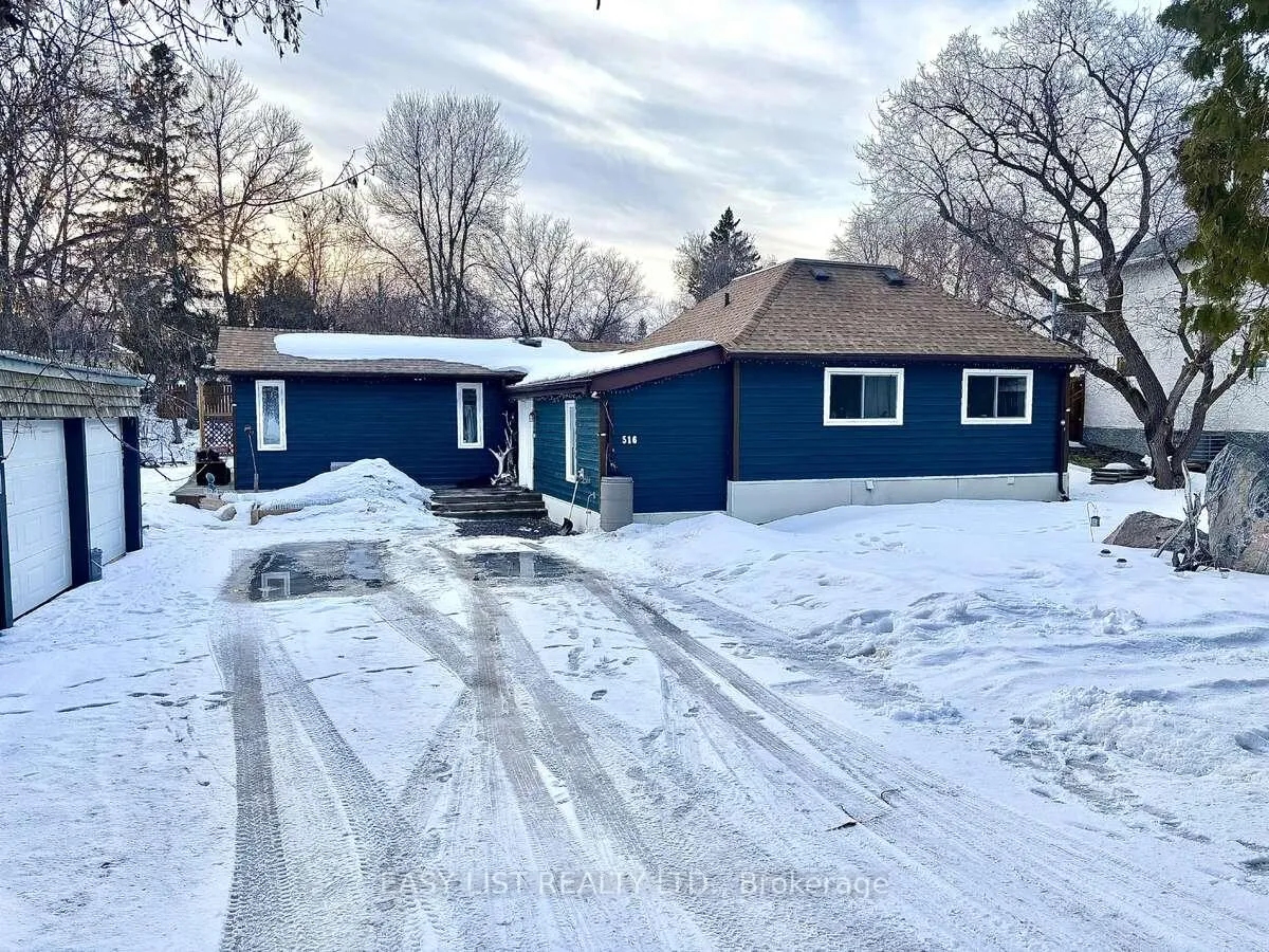 Photo 2 of 516 Bay Street, Kenora — HOMEH