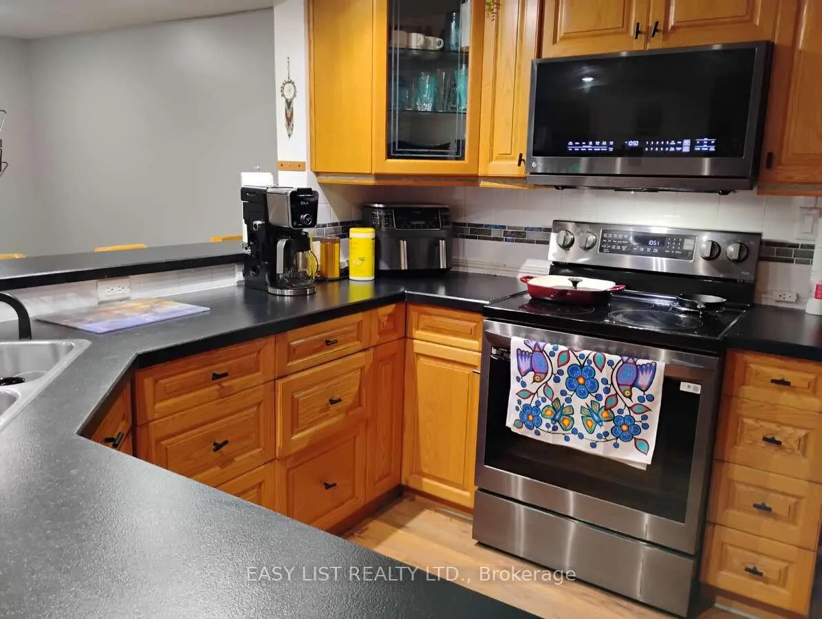 Photo 8 of 516 Bay Street, Kenora — HOMEH
