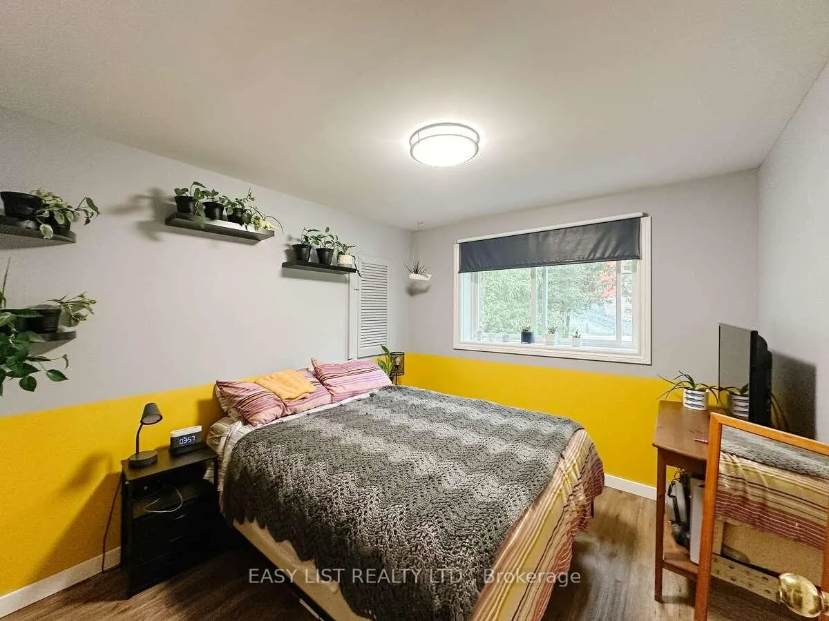 Photo 12 of 516 Bay Street, Kenora — HOMEH