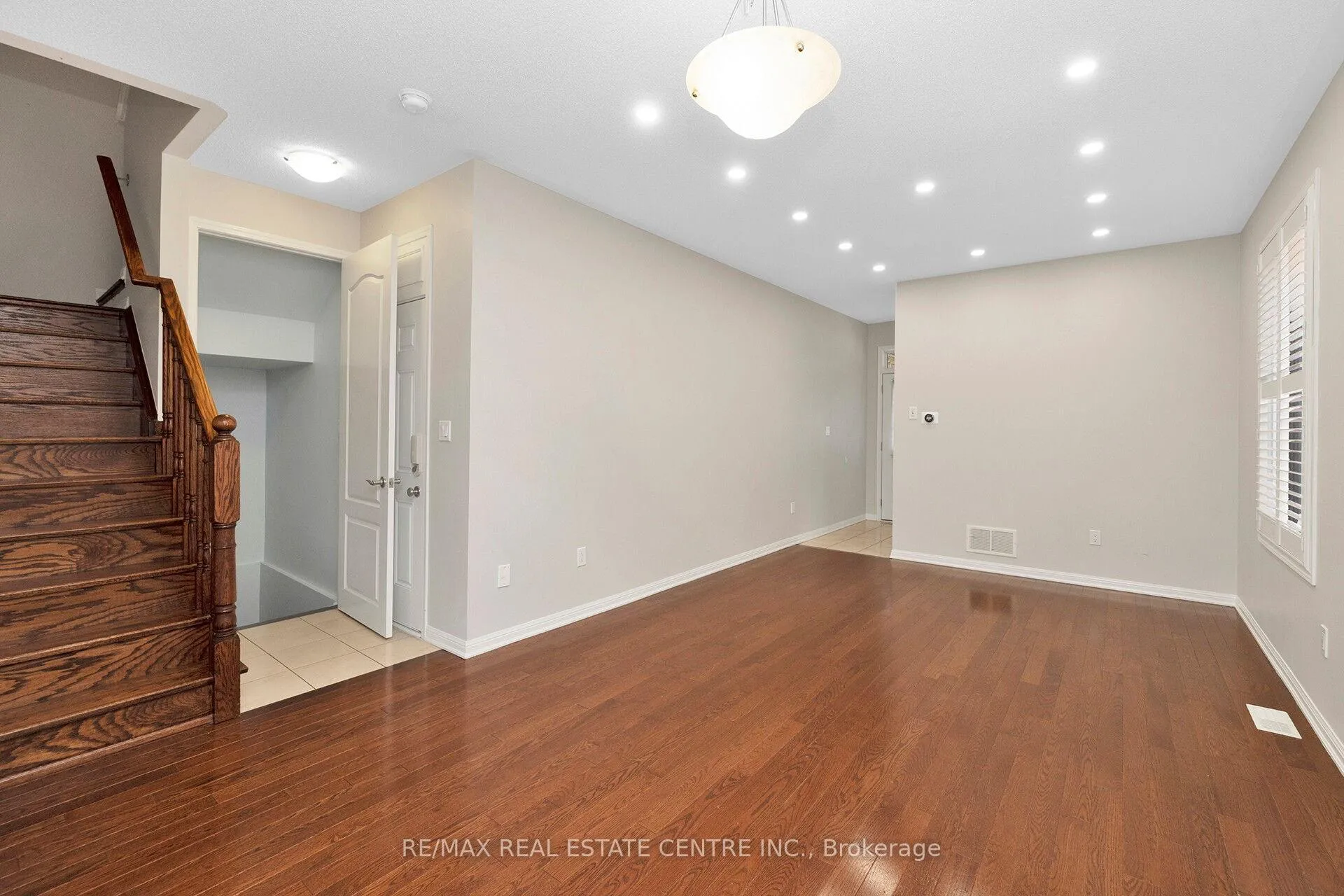 Photo 8 of 232 Drinkwater Road, Brampton, Fletcher's West — HOMEH
