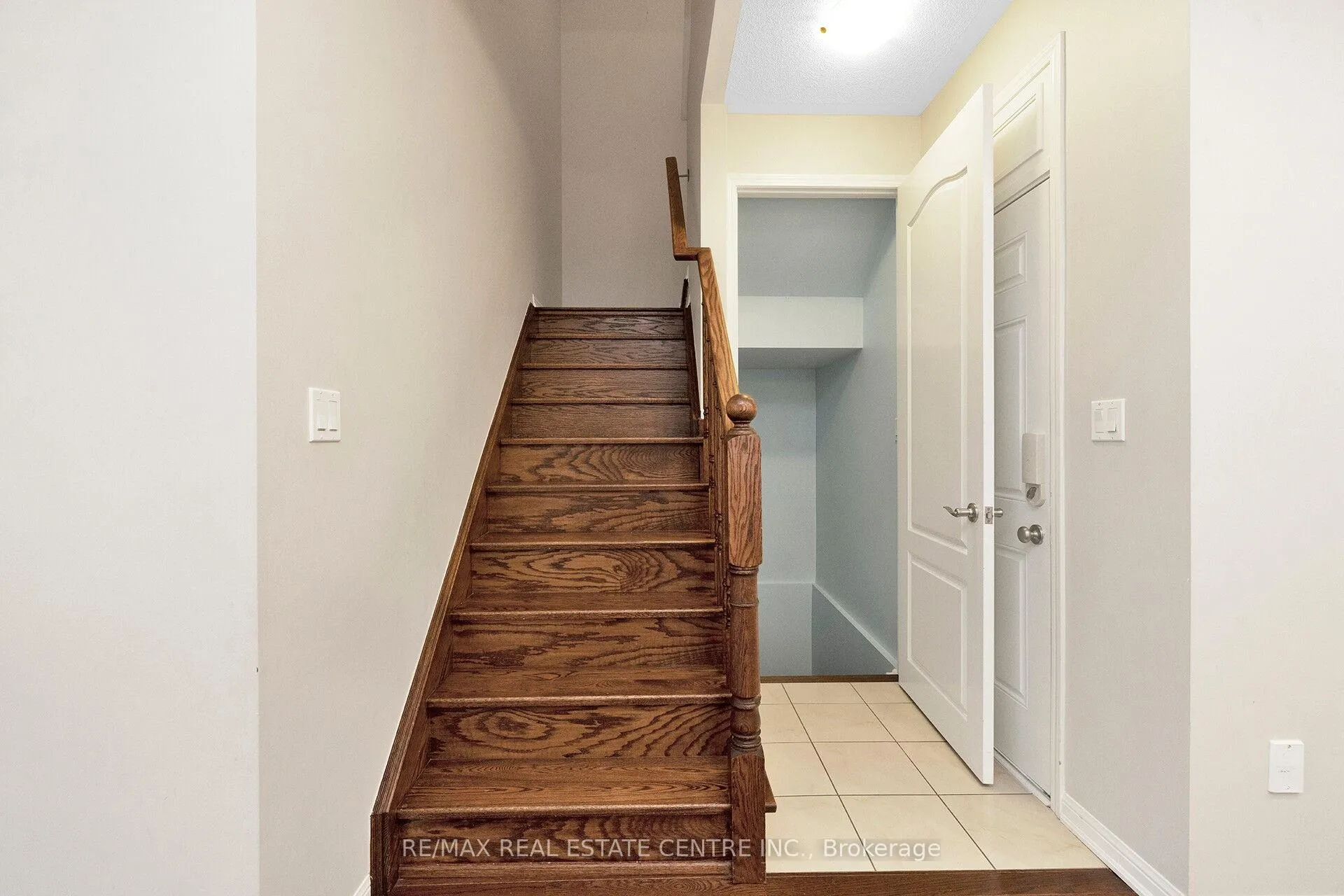 Photo 17 of 232 Drinkwater Road, Brampton, Fletcher's West — HOMEH