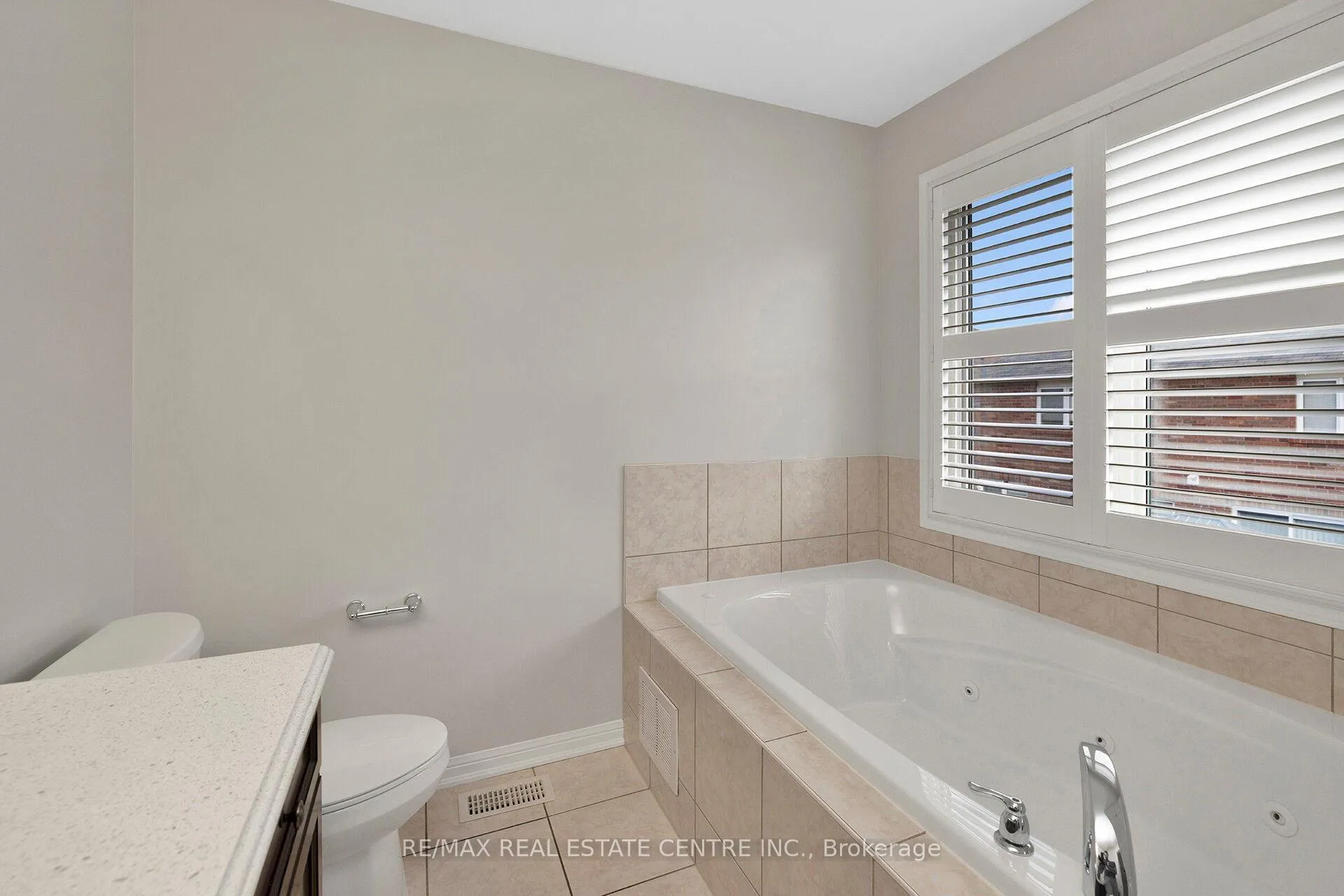 Photo 23 of 232 Drinkwater Road, Brampton, Fletcher's West — HOMEH