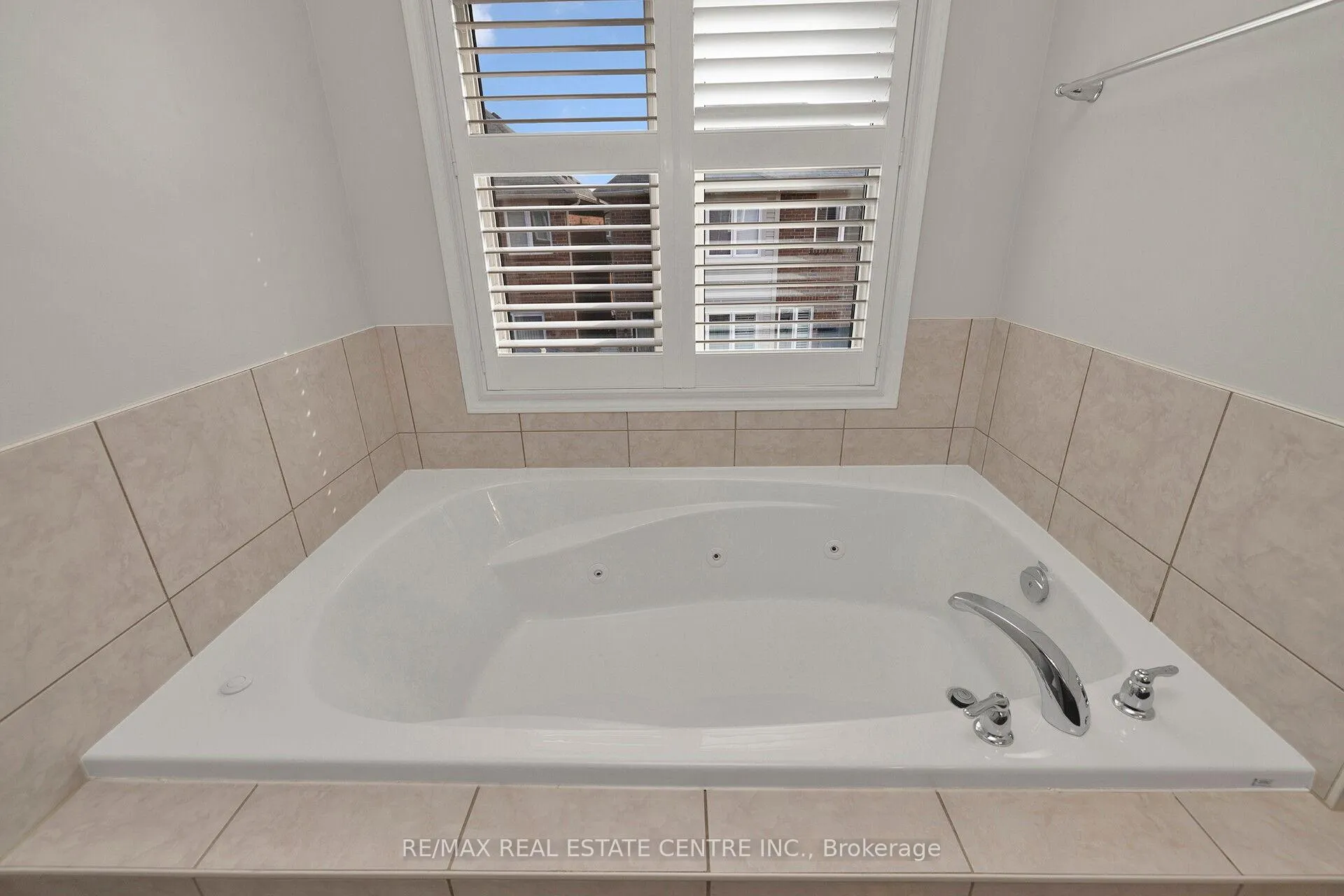 Photo 24 of 232 Drinkwater Road, Brampton, Fletcher's West — HOMEH