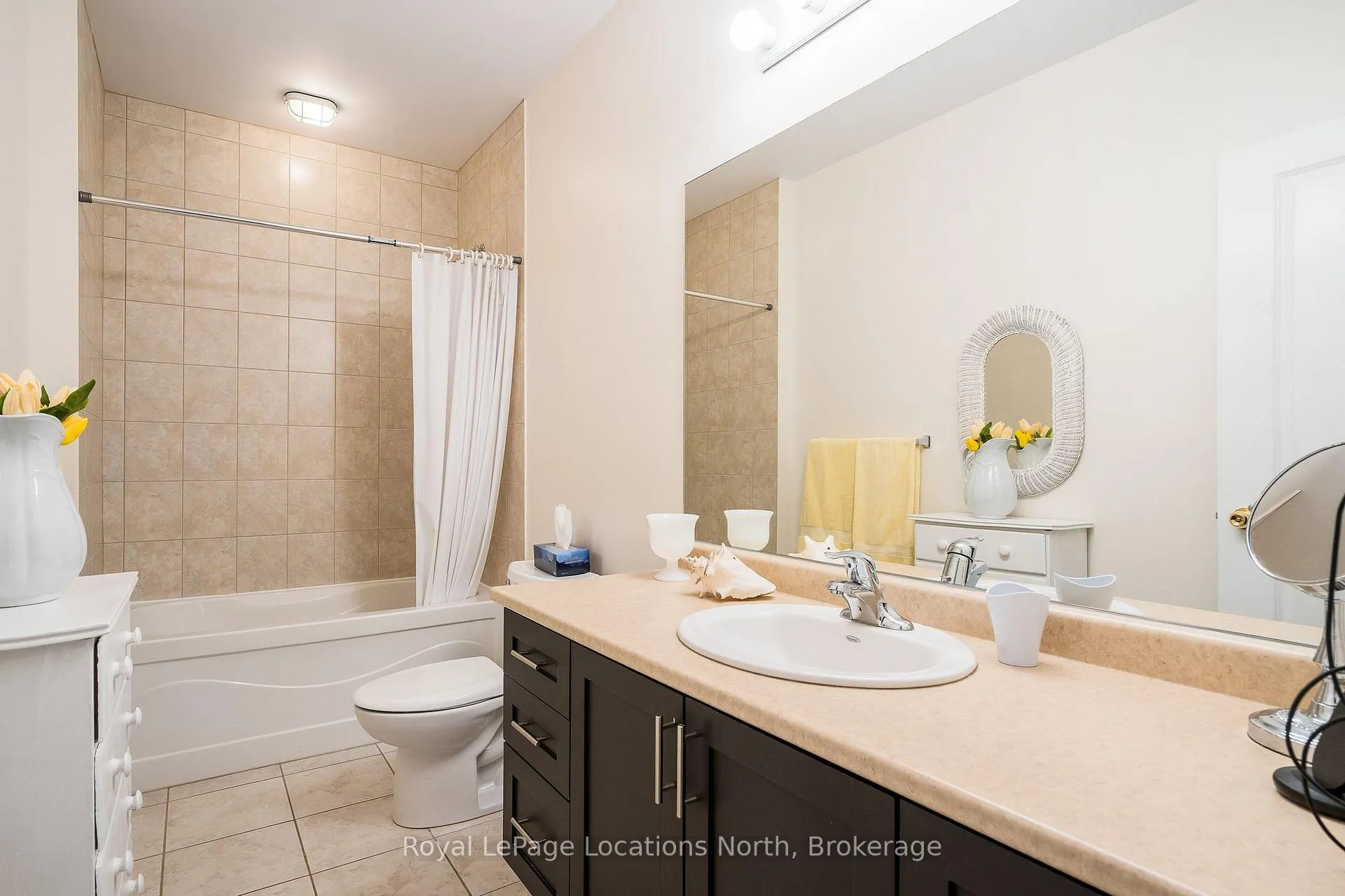 Photo 14 of Unit #201, 25 Beaver Street S, Blue Mountains — HOMEH