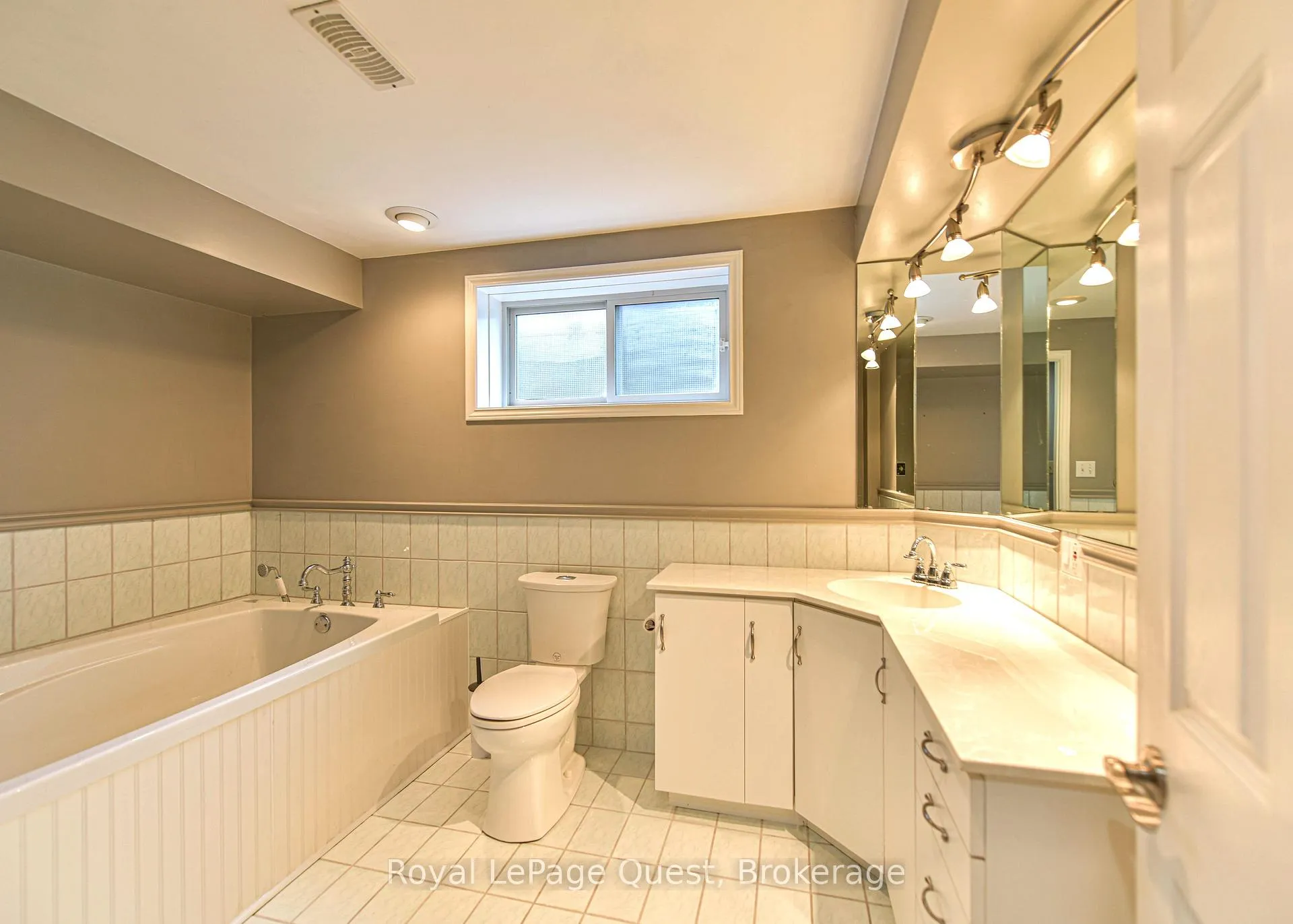Photo 31 of 27 Heyden Avenue, Orillia — HOMEH