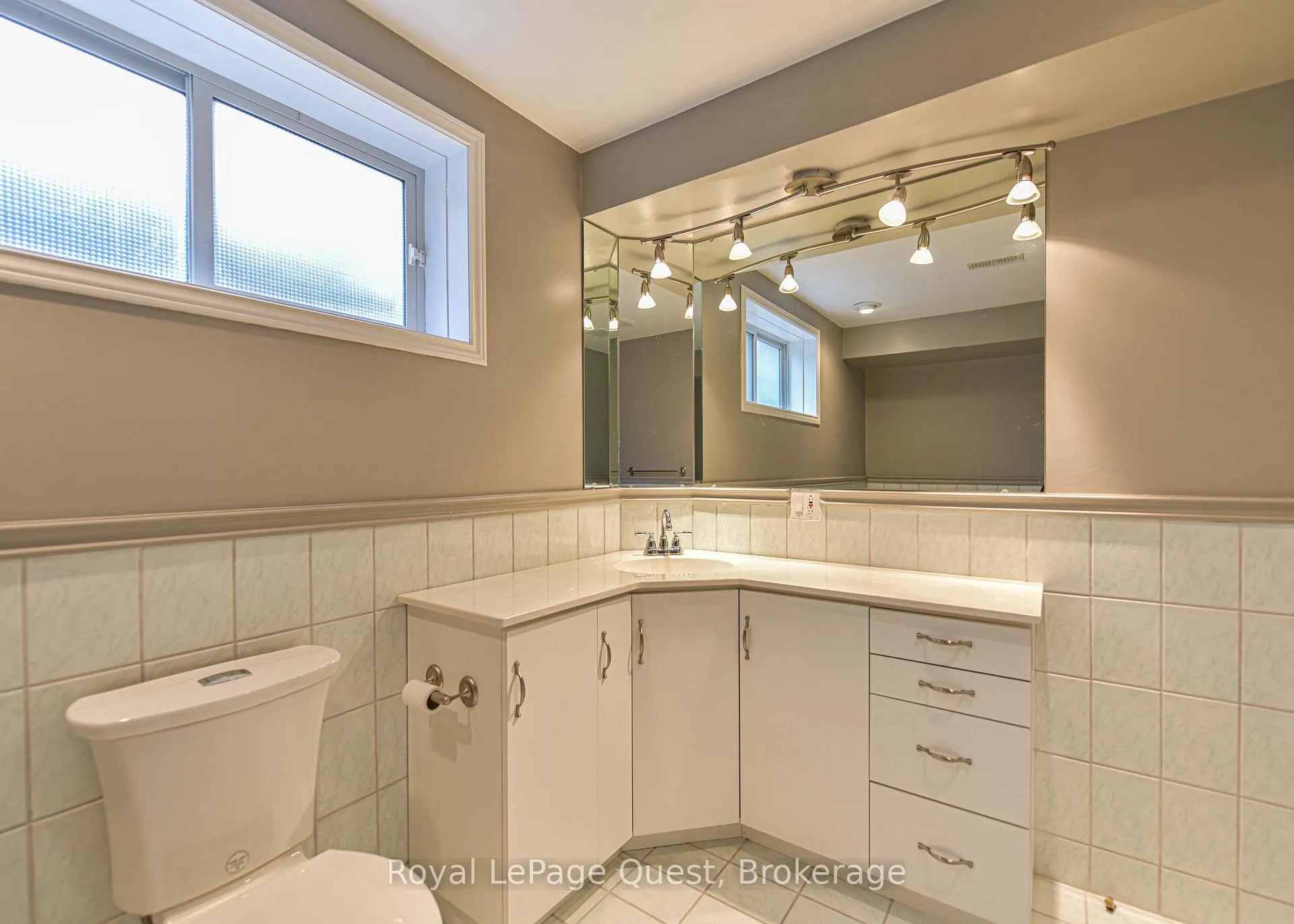 Photo 33 of 27 Heyden Avenue, Orillia — HOMEH