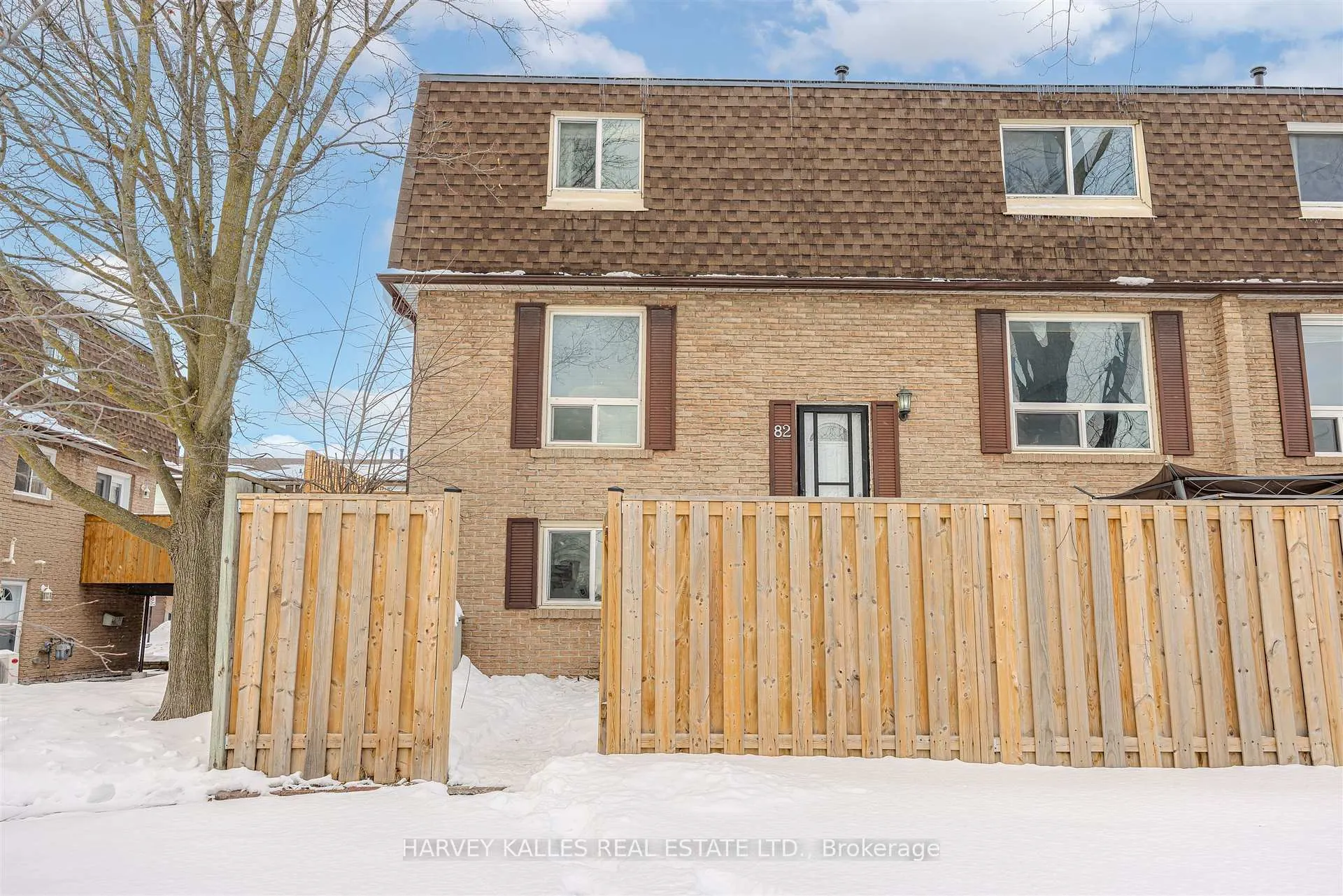 Front of Unit 82, 321 Blackthorn Street