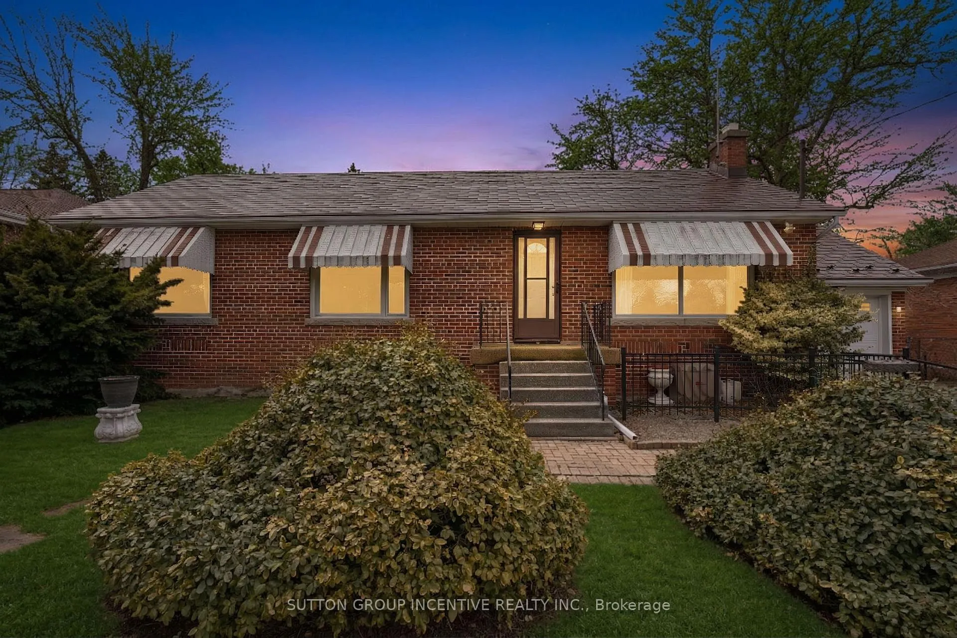Photo 1 of 6 Kingsmere Crescent, Scarborough, Scarborough Village — HOMEH