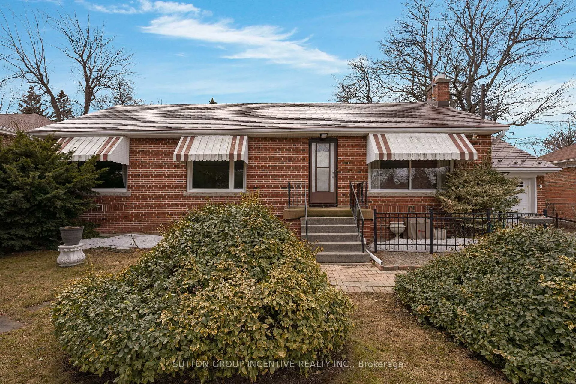 Photo 2 of 6 Kingsmere Crescent, Scarborough, Scarborough Village — HOMEH