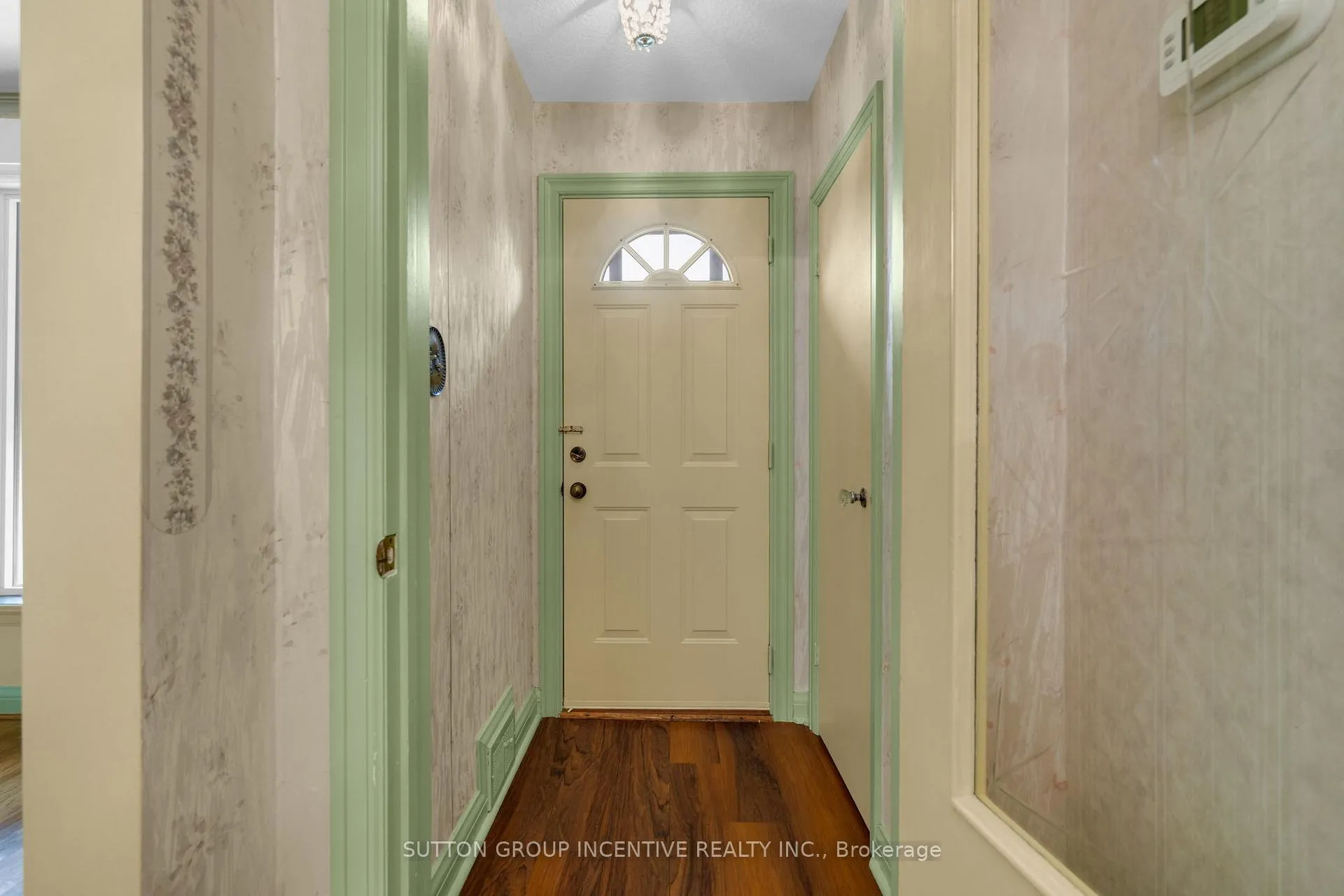 Photo 7 of 6 Kingsmere Crescent, Scarborough, Scarborough Village — HOMEH