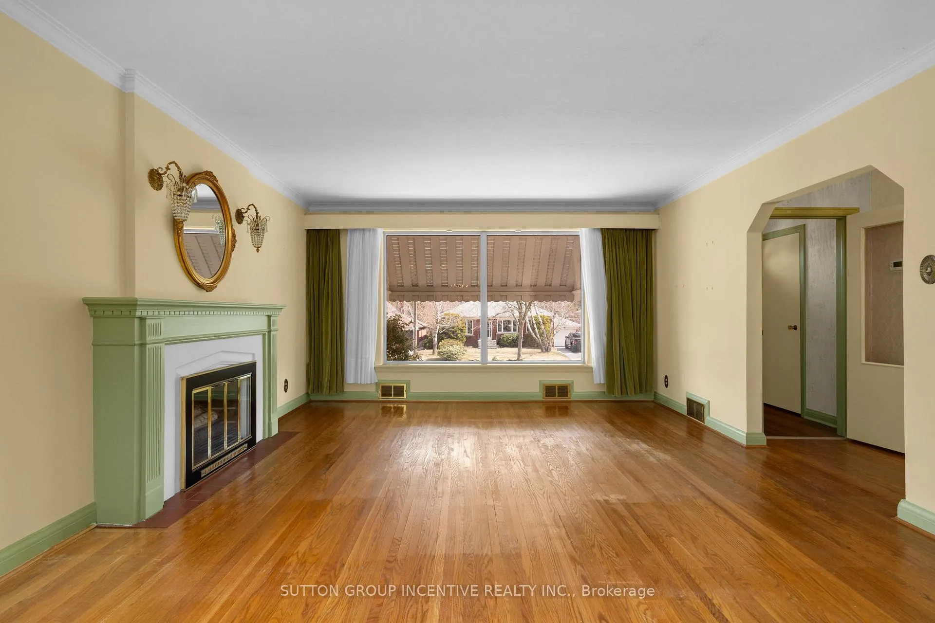 Photo 9 of 6 Kingsmere Crescent, Scarborough, Scarborough Village — HOMEH