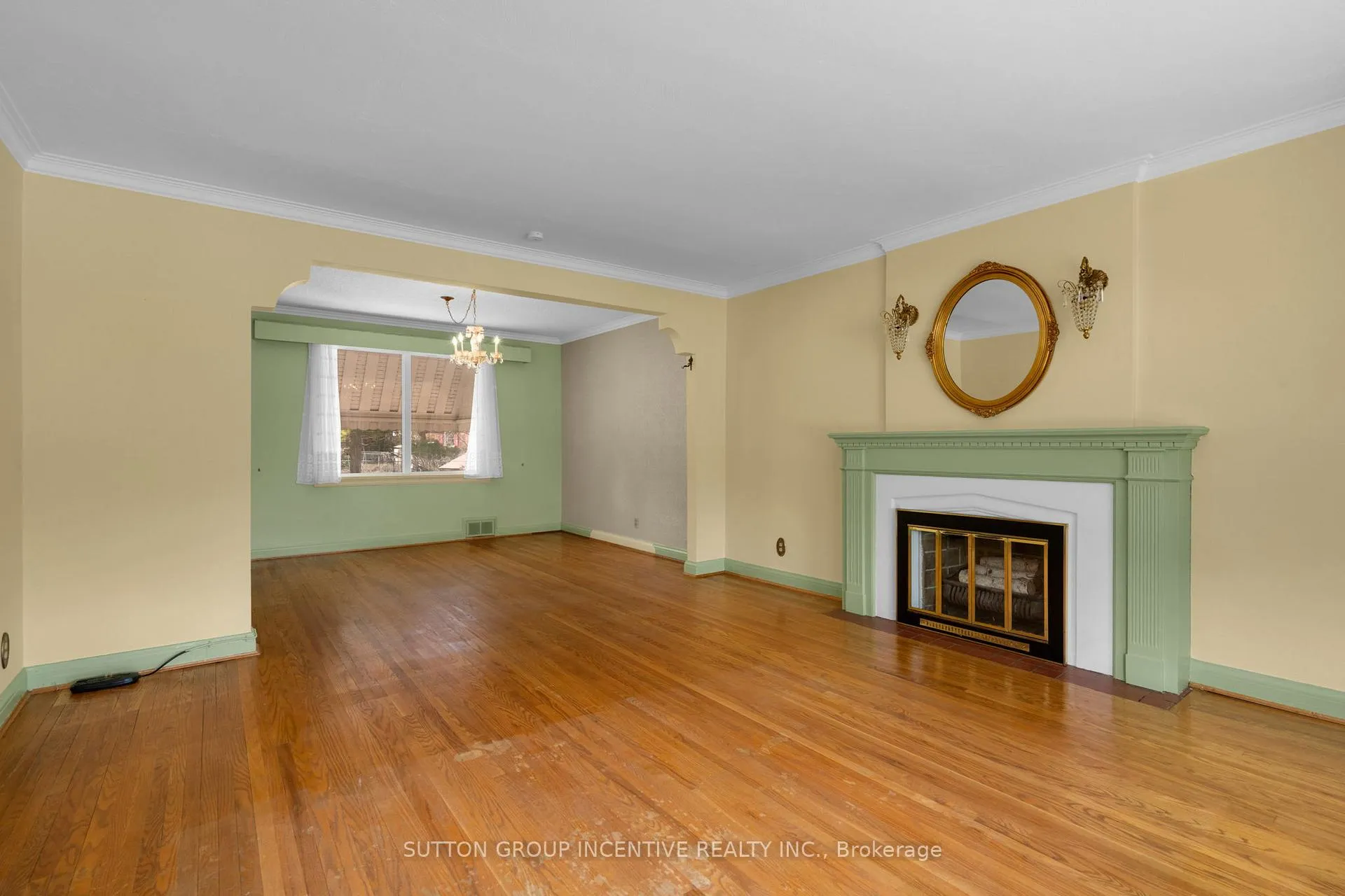 Photo 10 of 6 Kingsmere Crescent, Scarborough, Scarborough Village — HOMEH