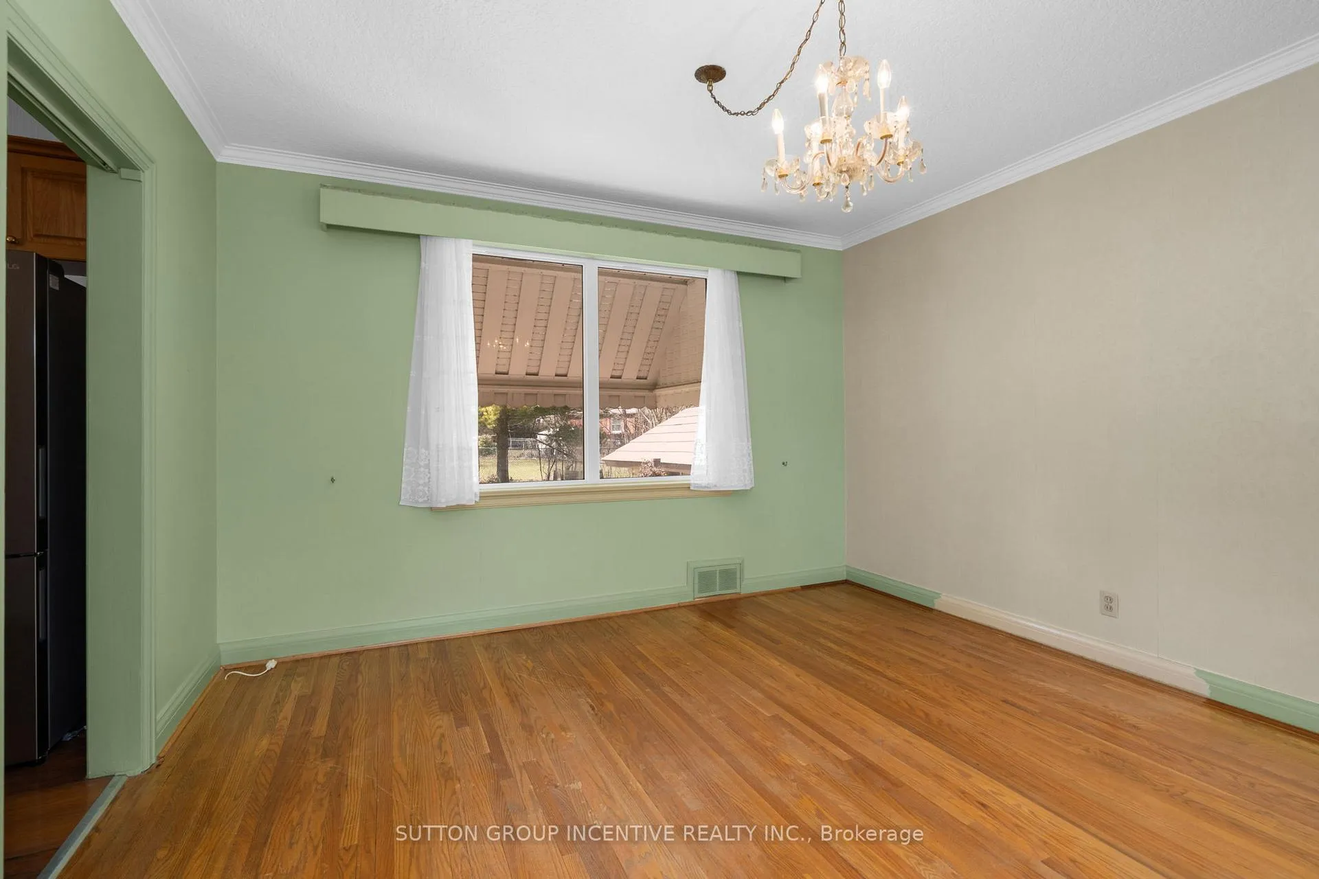 Photo 11 of 6 Kingsmere Crescent, Scarborough, Scarborough Village — HOMEH